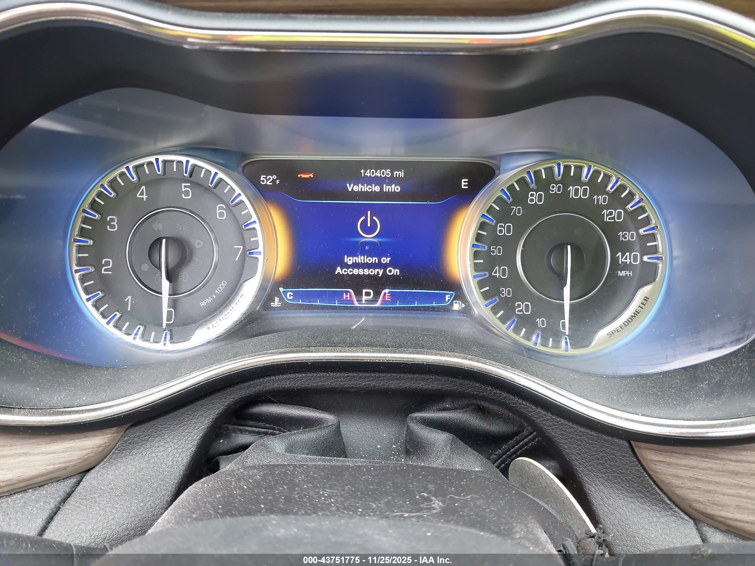 CHRYSLER 200 image 7