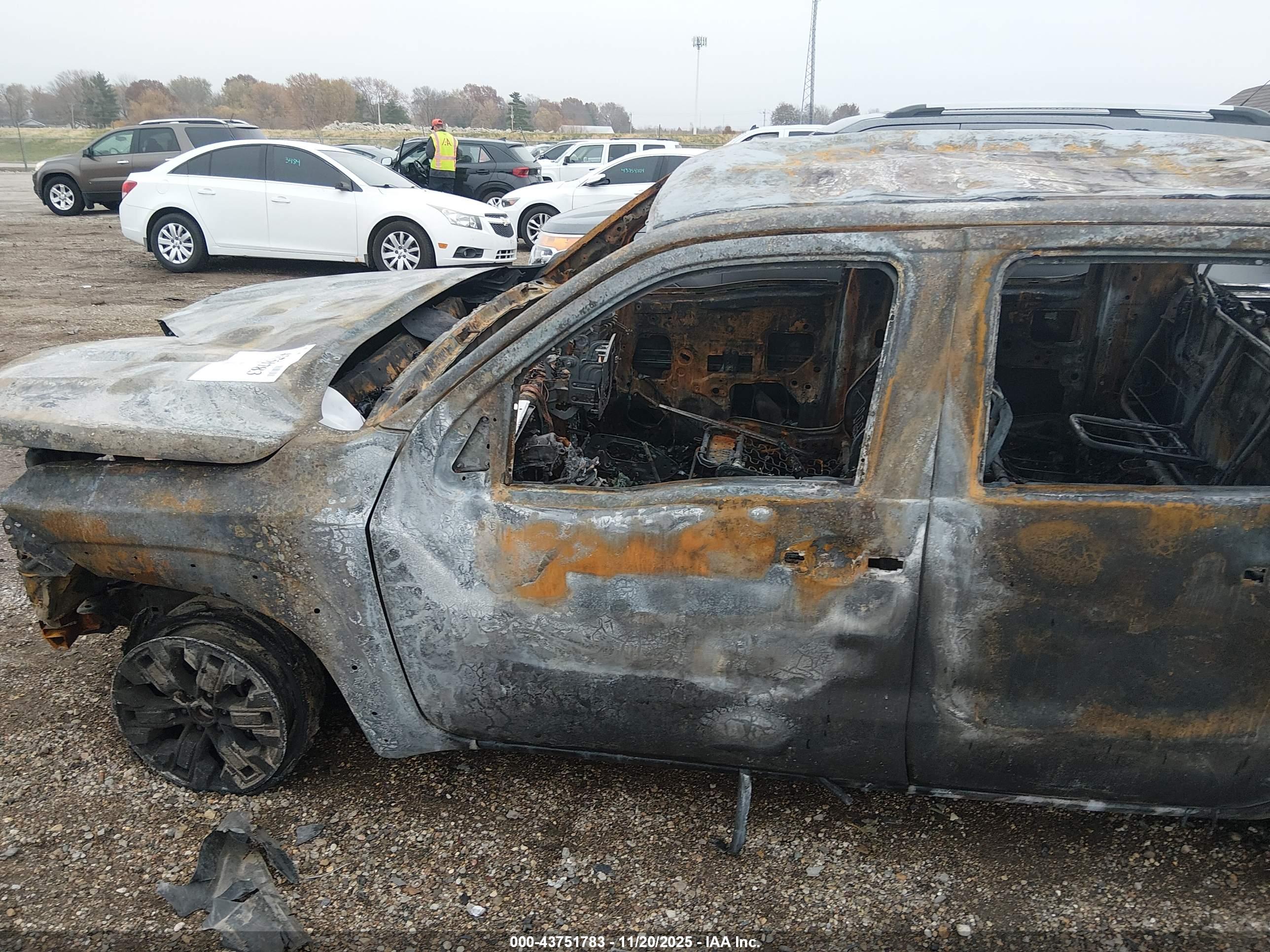 NISSAN FRONTIER image 6