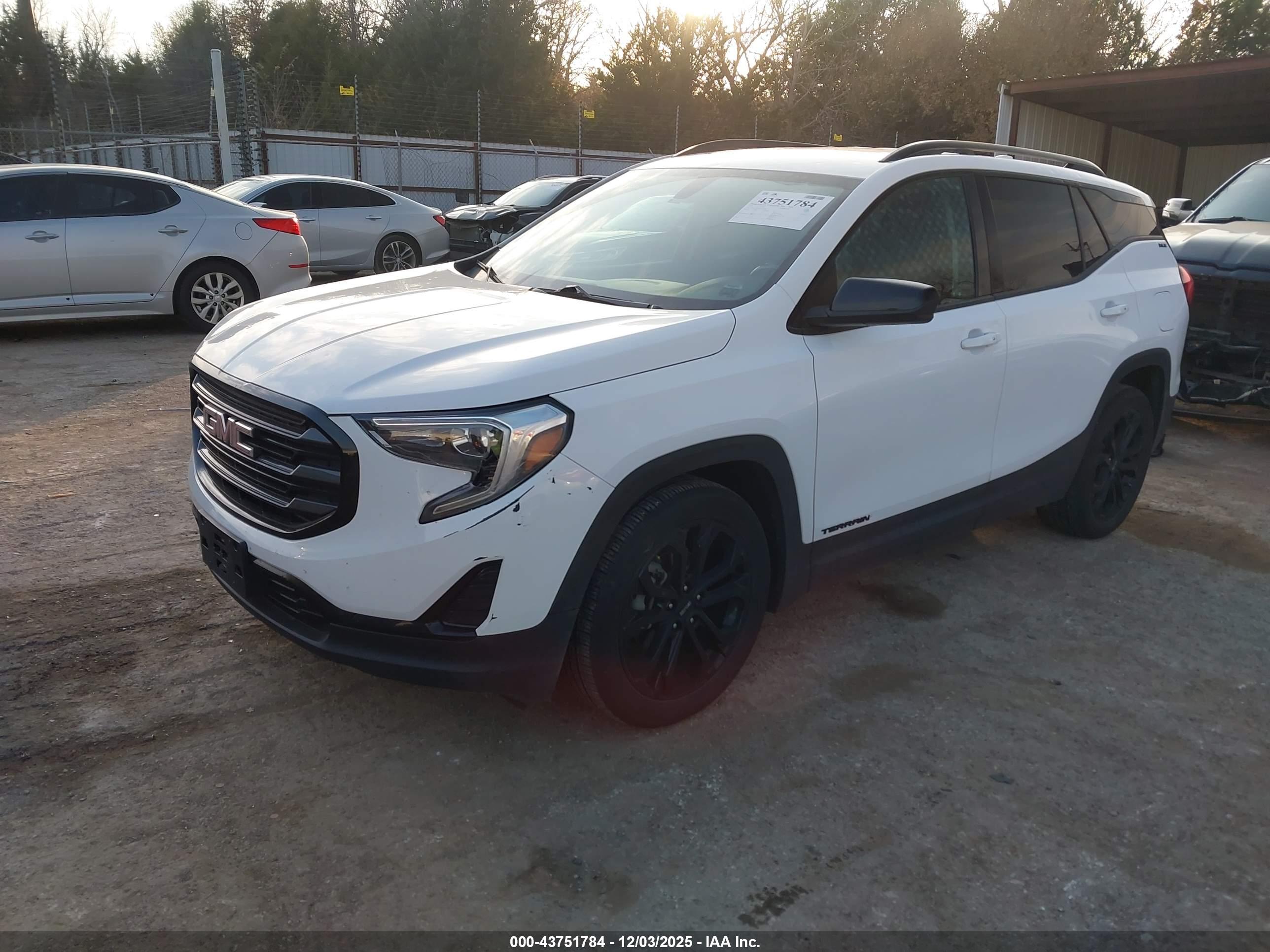 GMC TERRAIN image 2