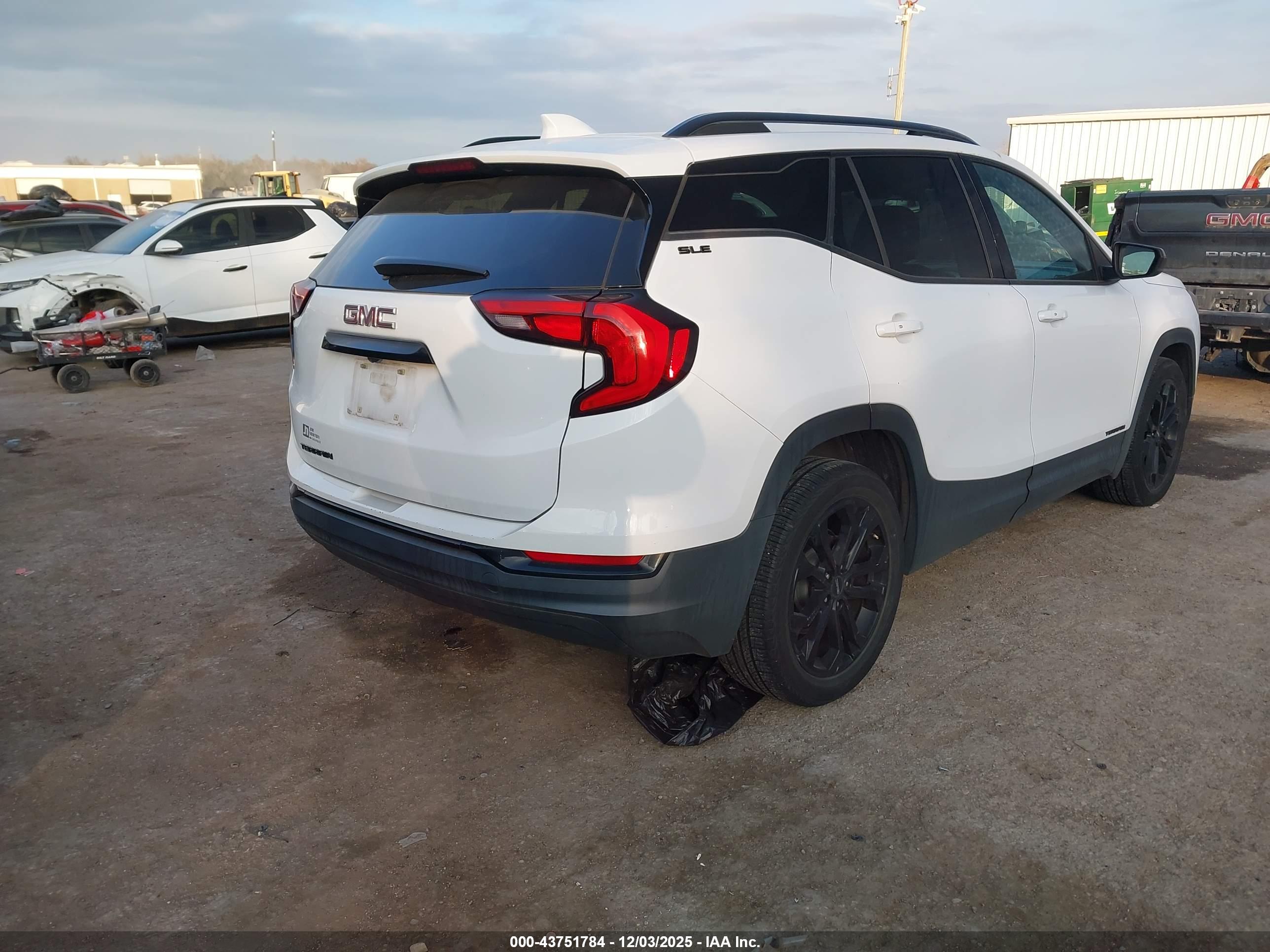 GMC TERRAIN image 4