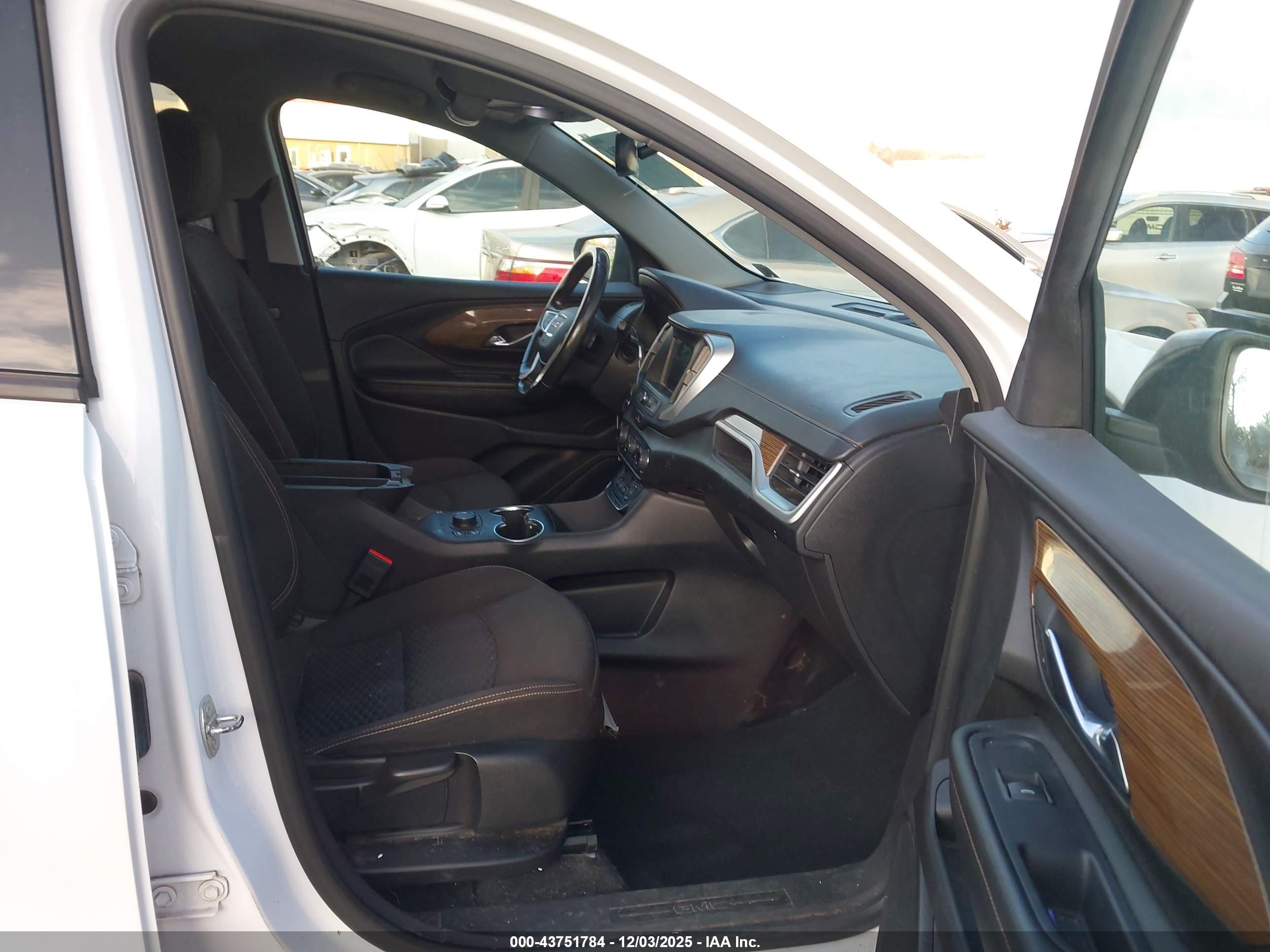 GMC TERRAIN image 5