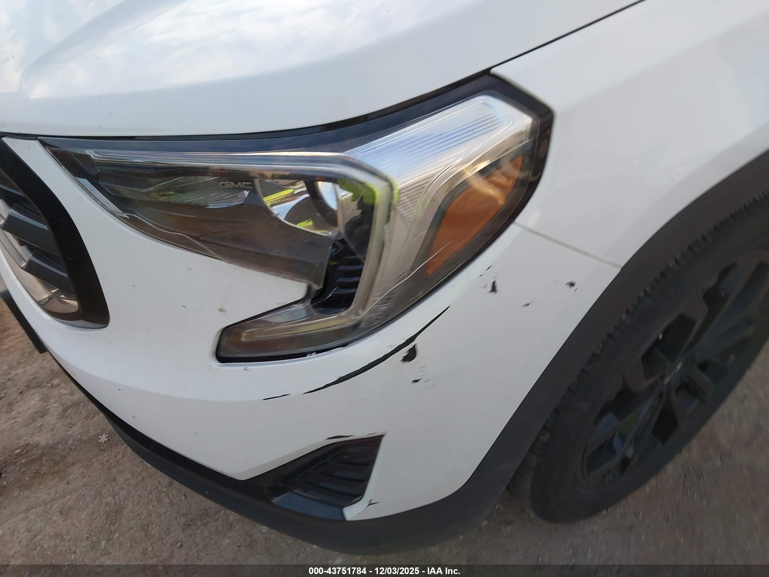 GMC TERRAIN image 6