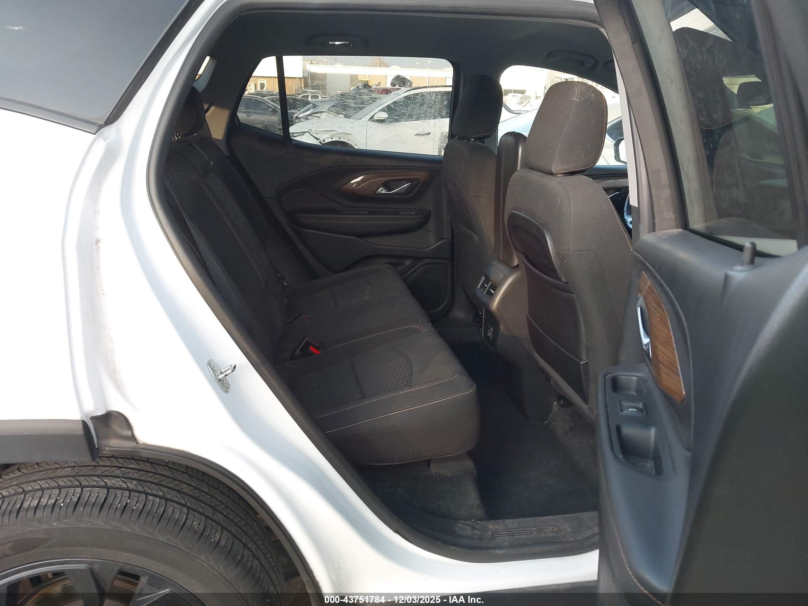 GMC TERRAIN image 8