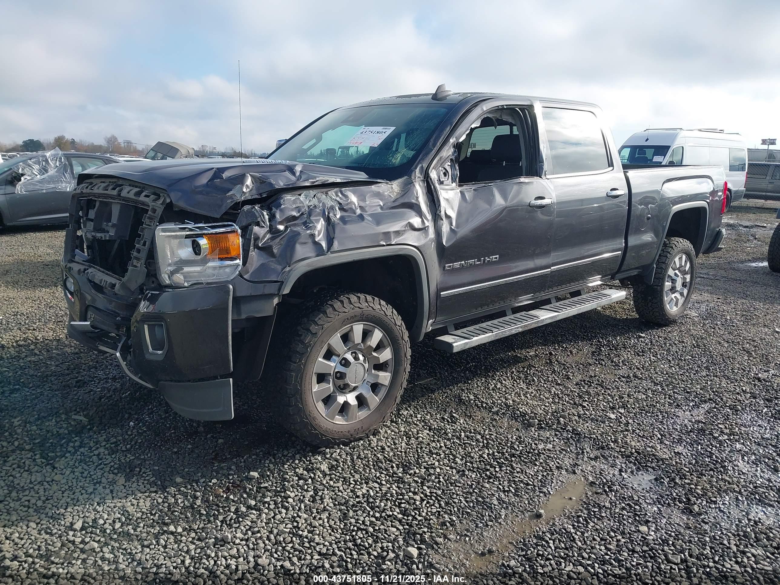 GMC SIERRA image 2