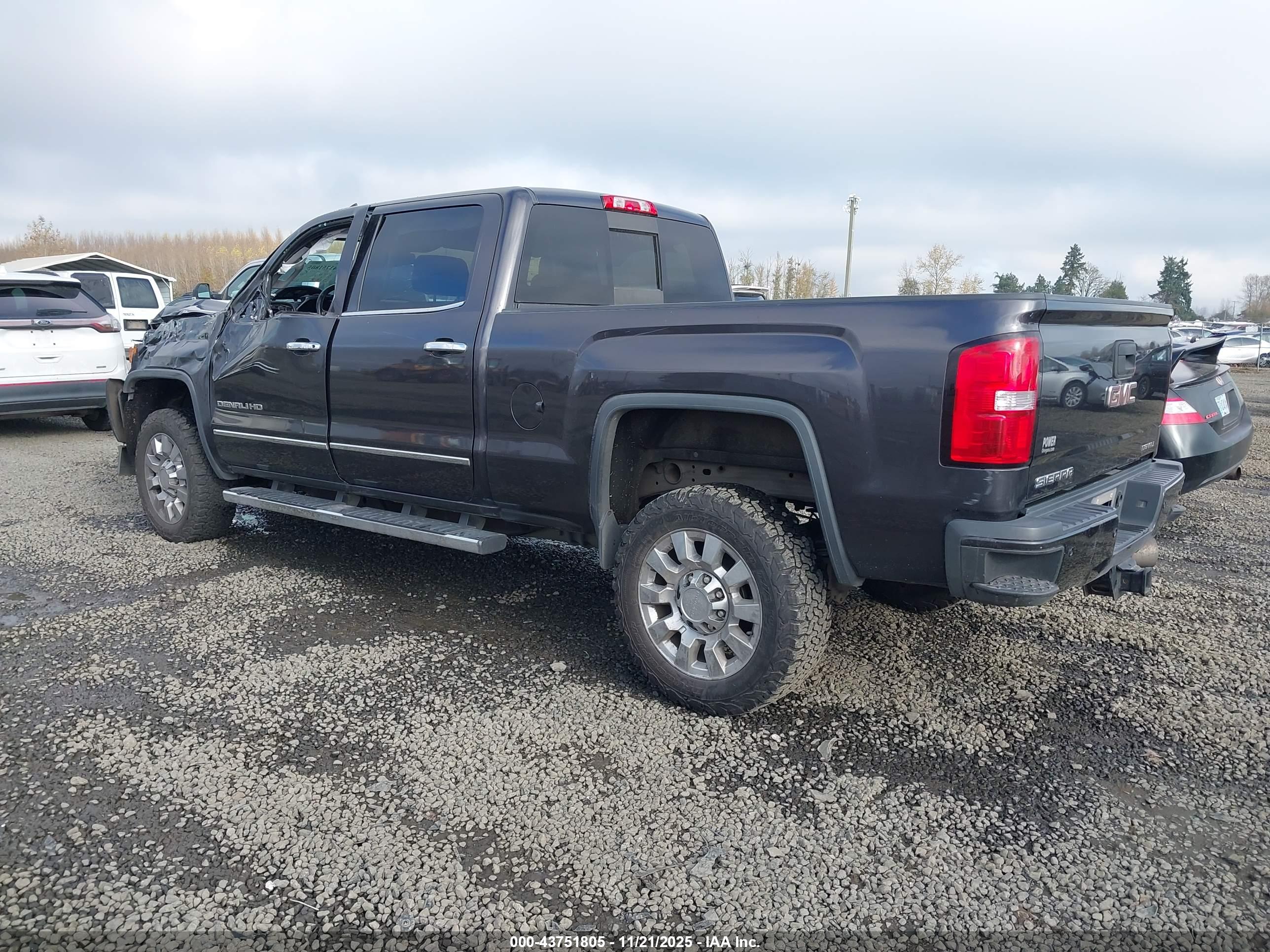 GMC SIERRA image 3