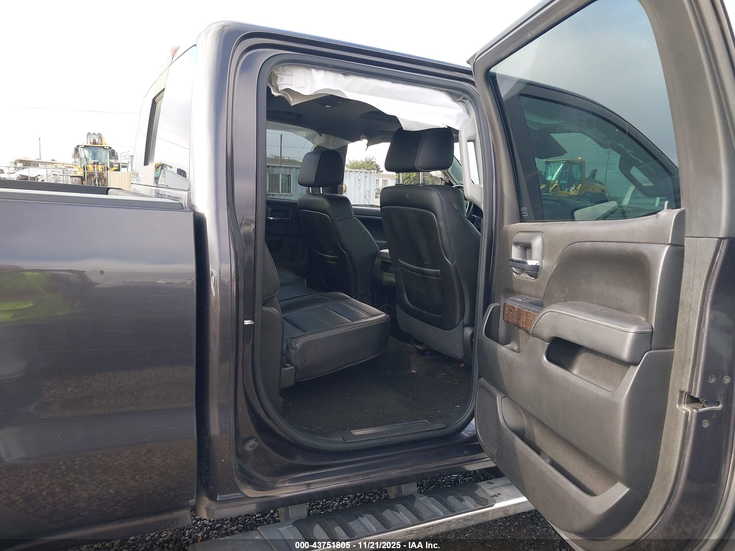 GMC SIERRA image 8