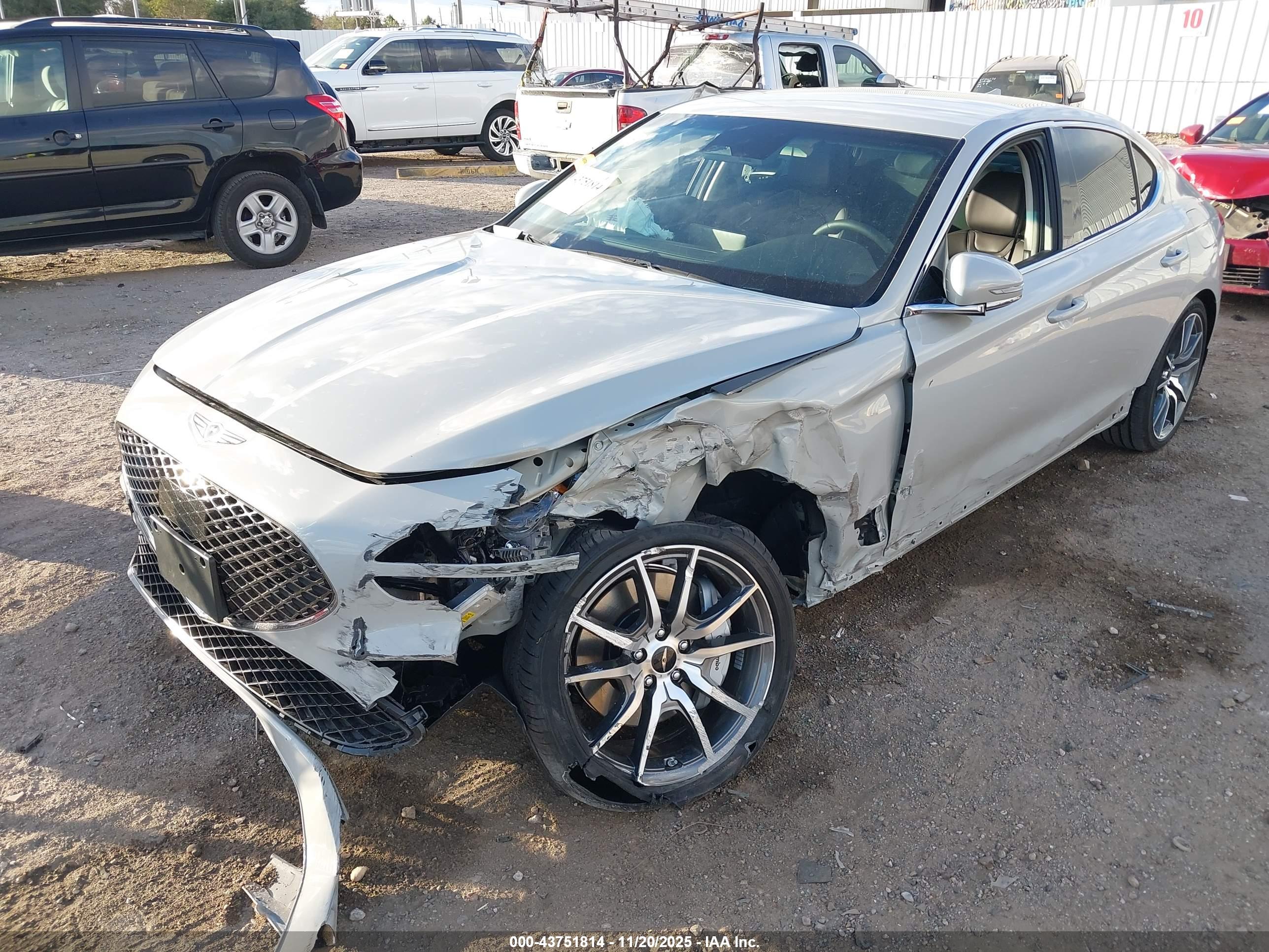 GENESIS G70 image 2