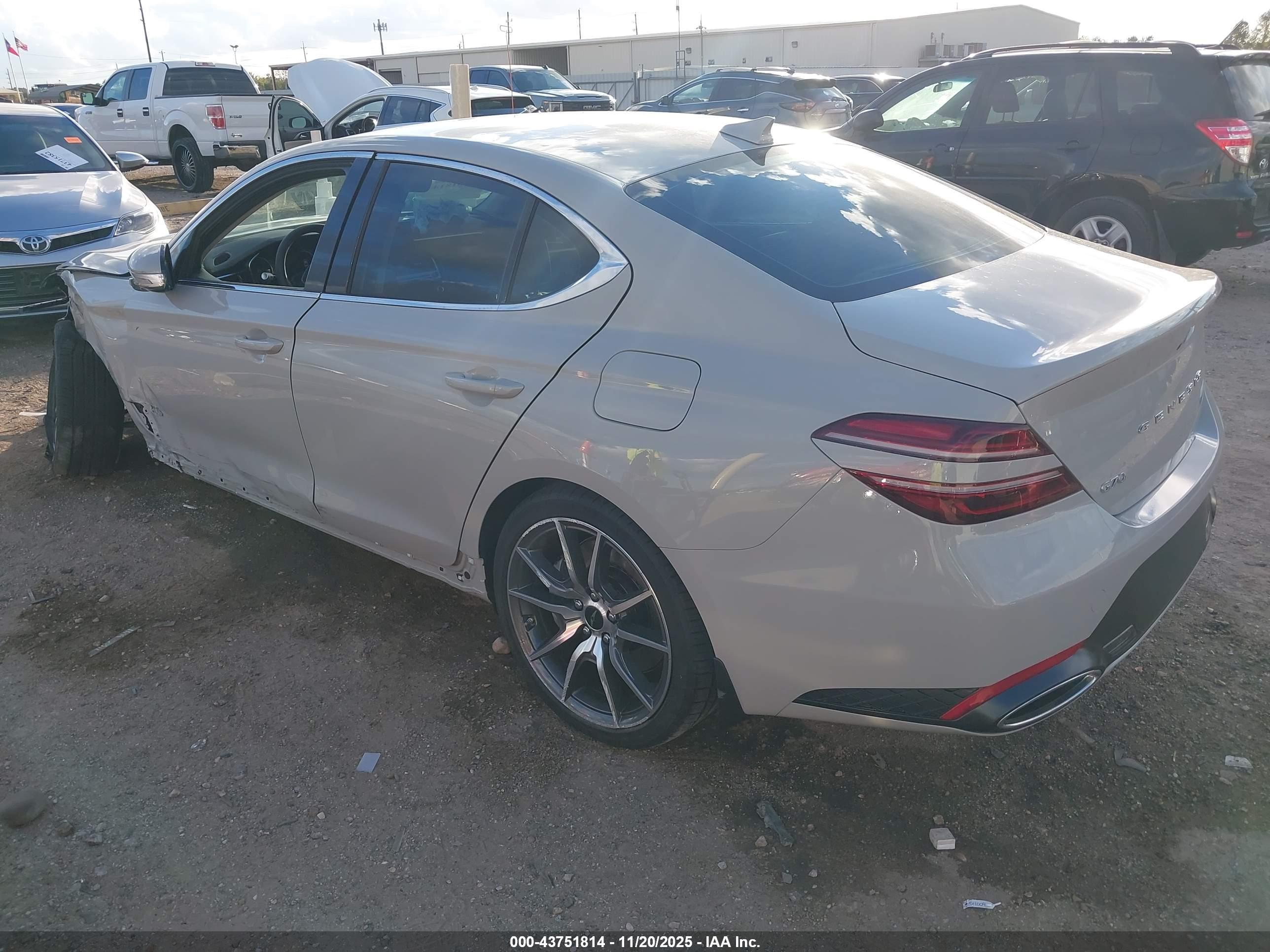 GENESIS G70 image 3