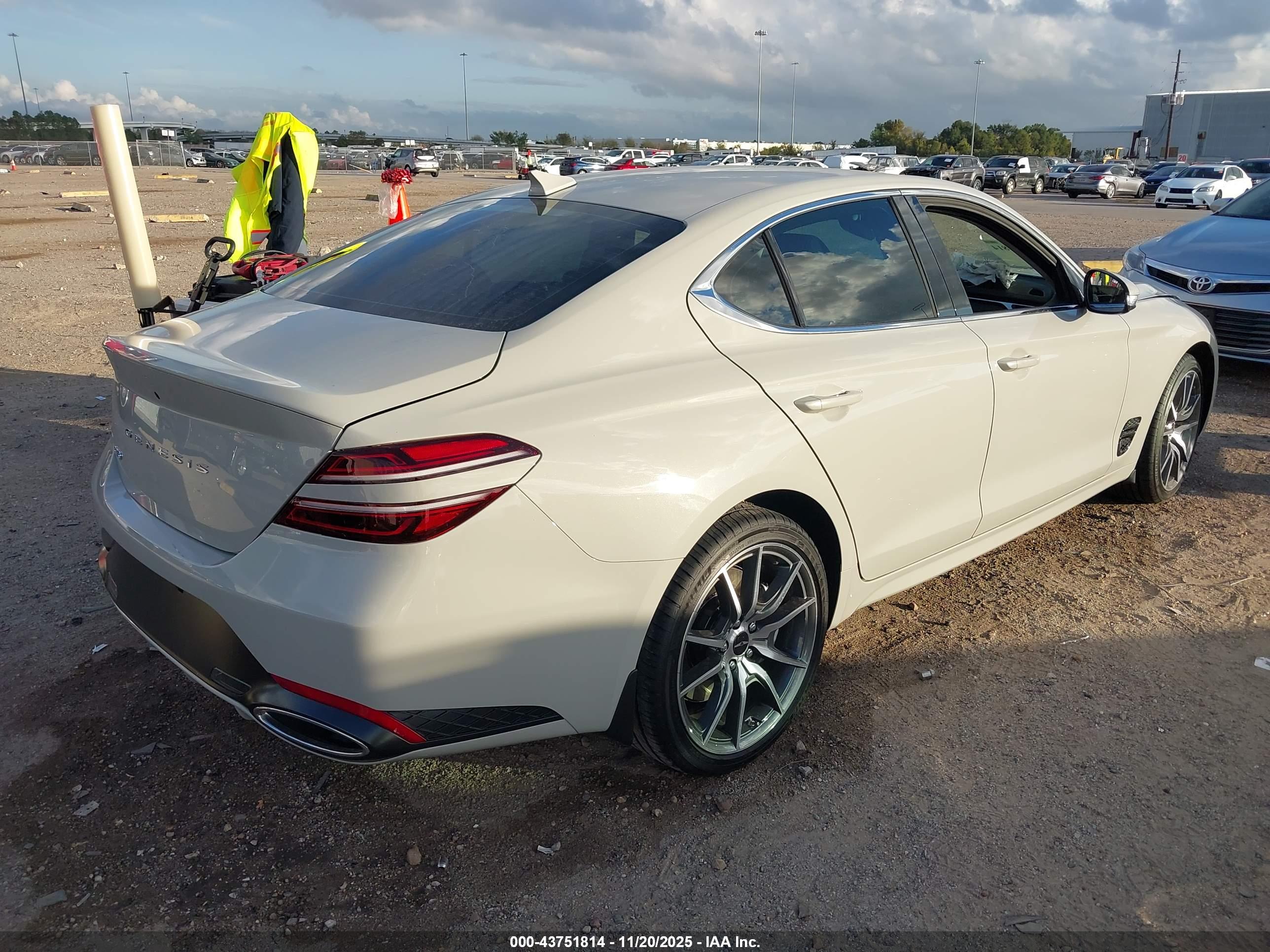 GENESIS G70 image 4
