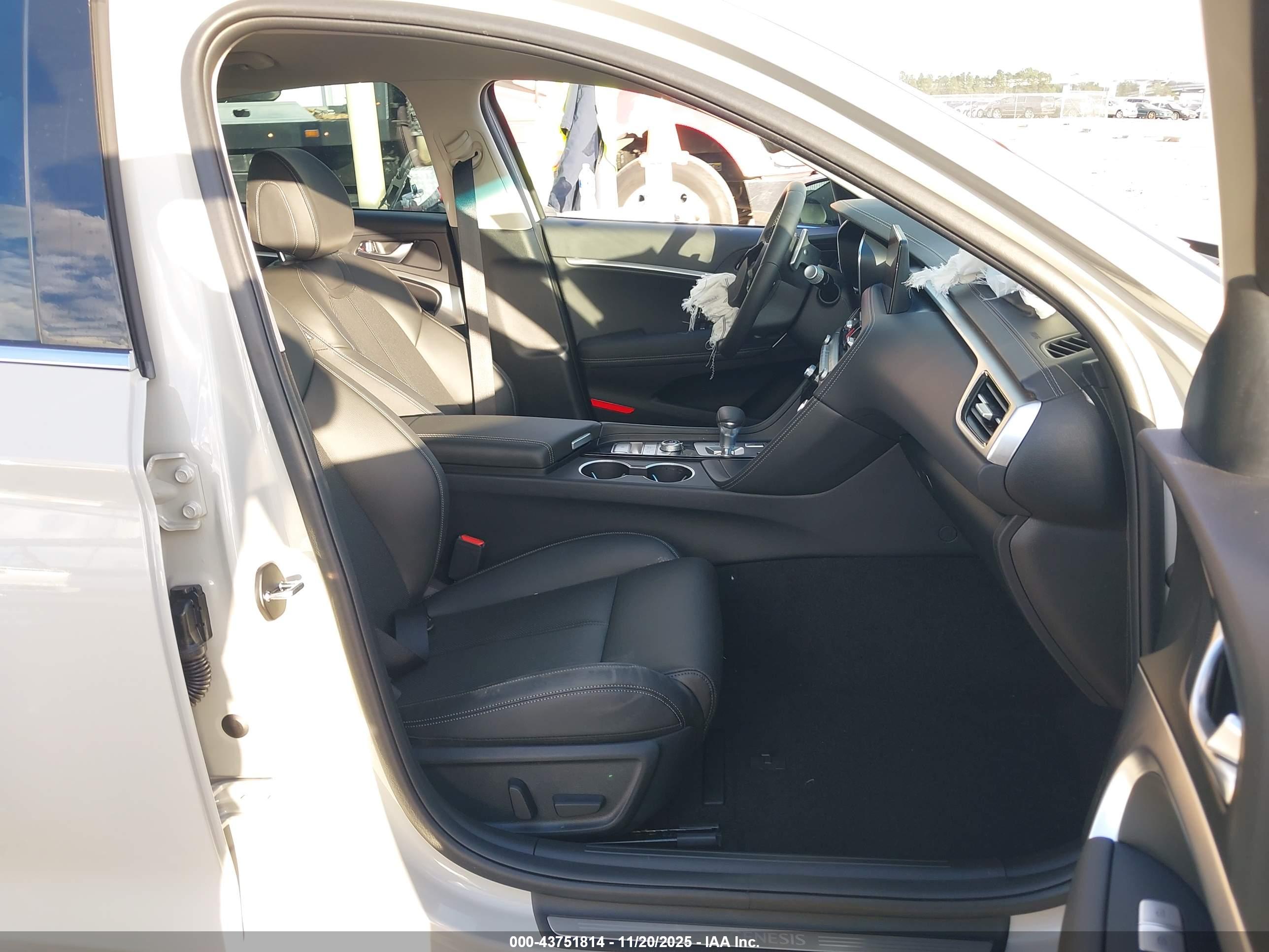 GENESIS G70 image 5