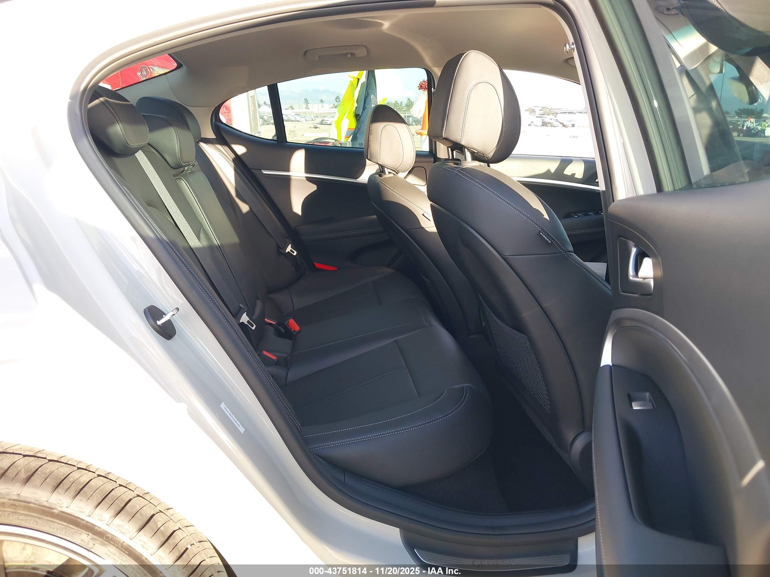 GENESIS G70 image 8