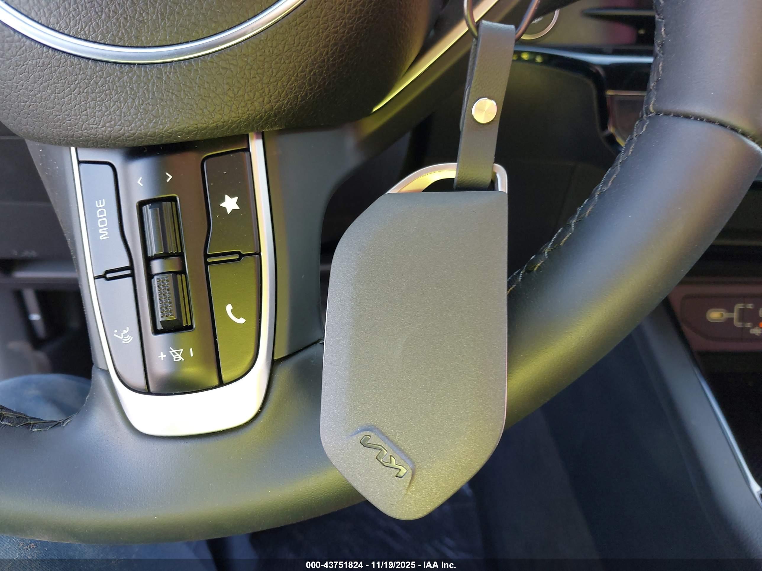 KIA K5 image 11