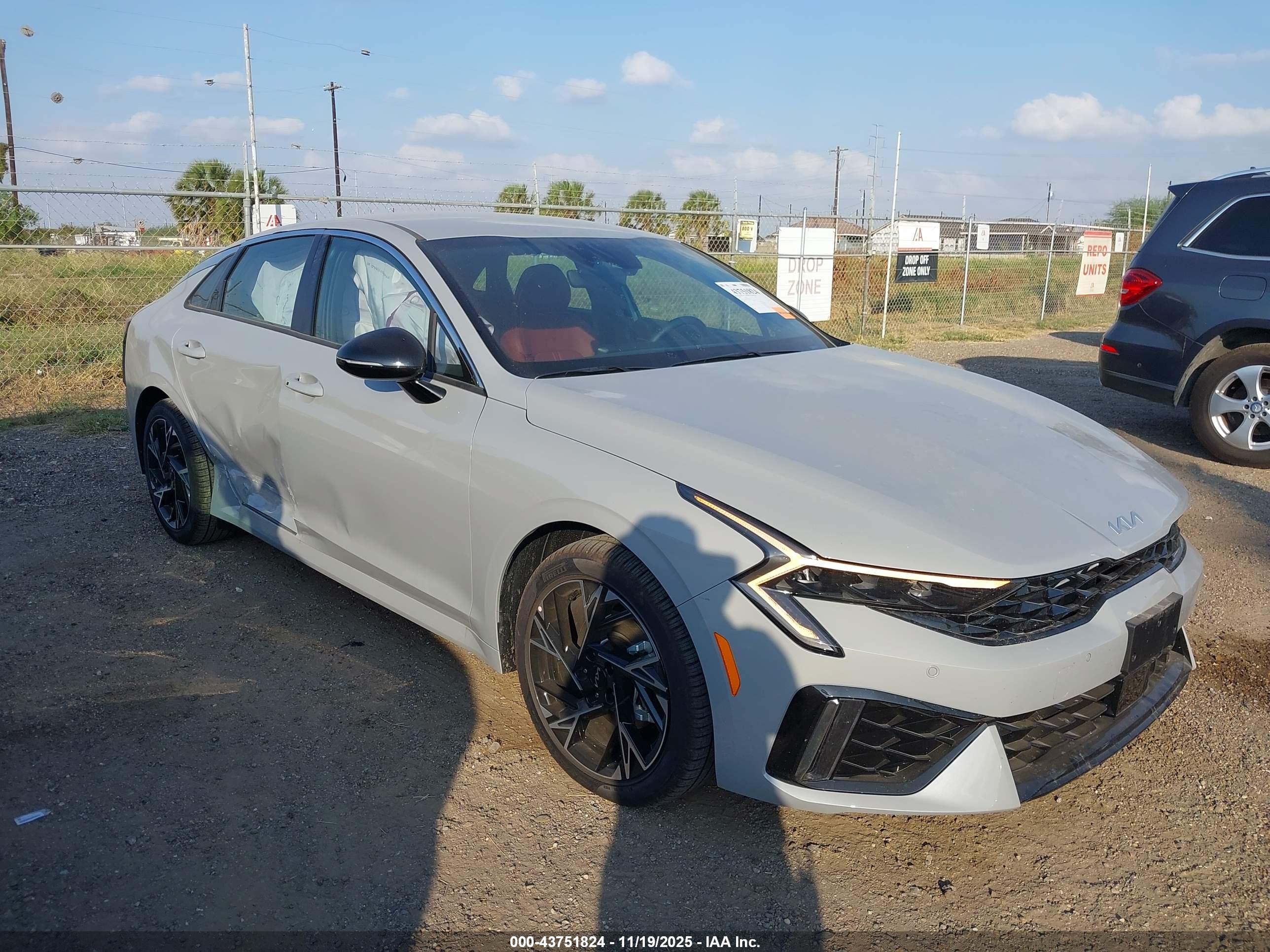 KIA K5 image 6