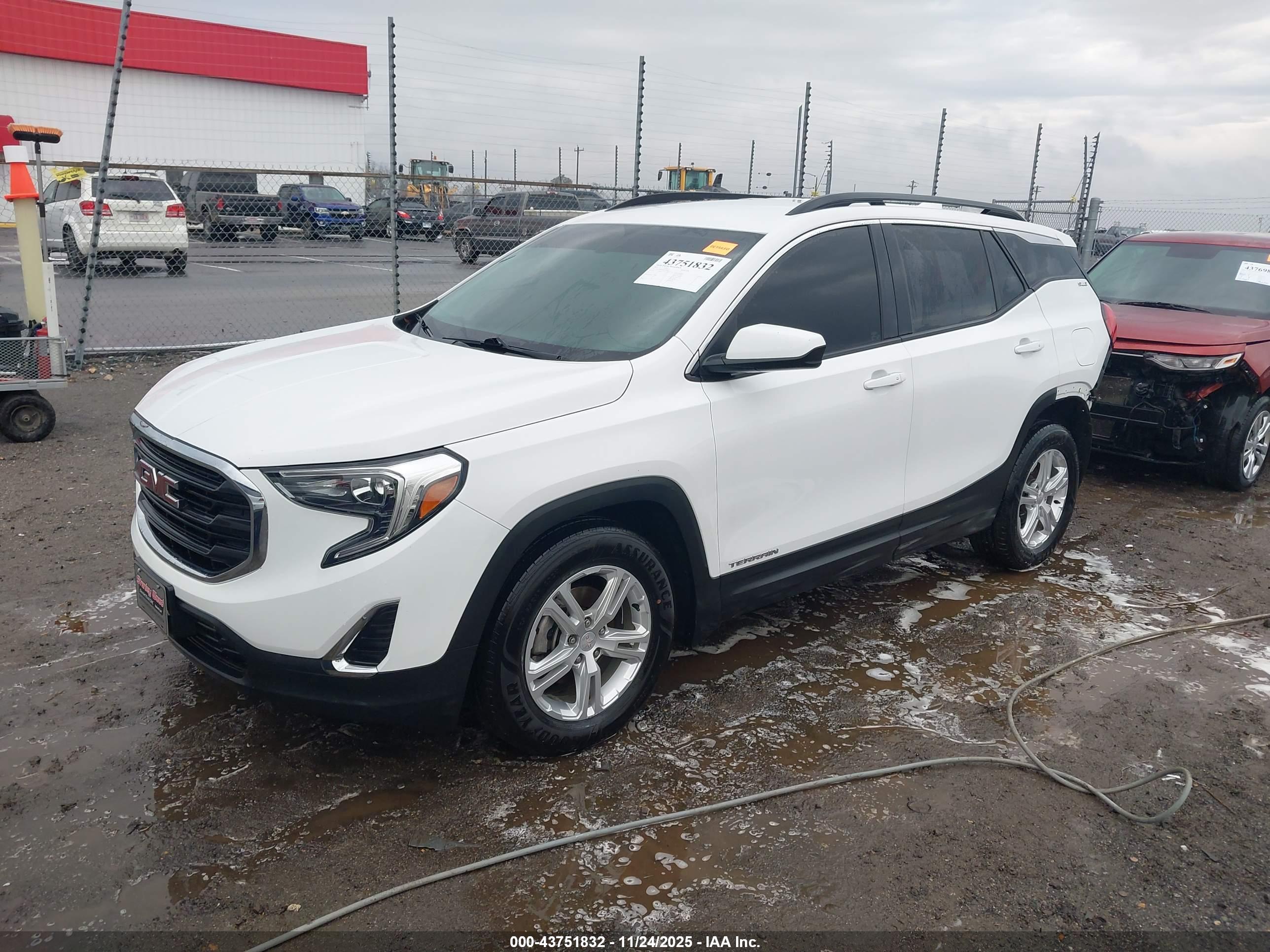 GMC TERRAIN image 2