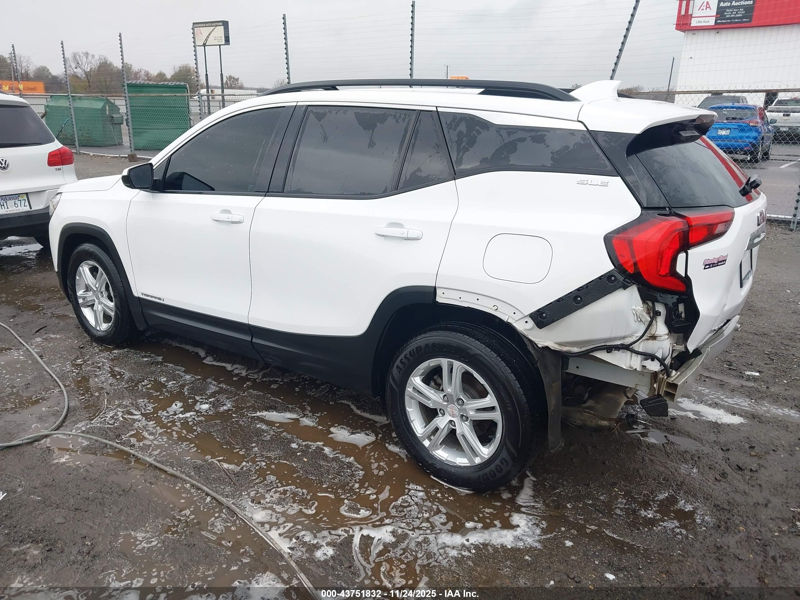 GMC TERRAIN image 3