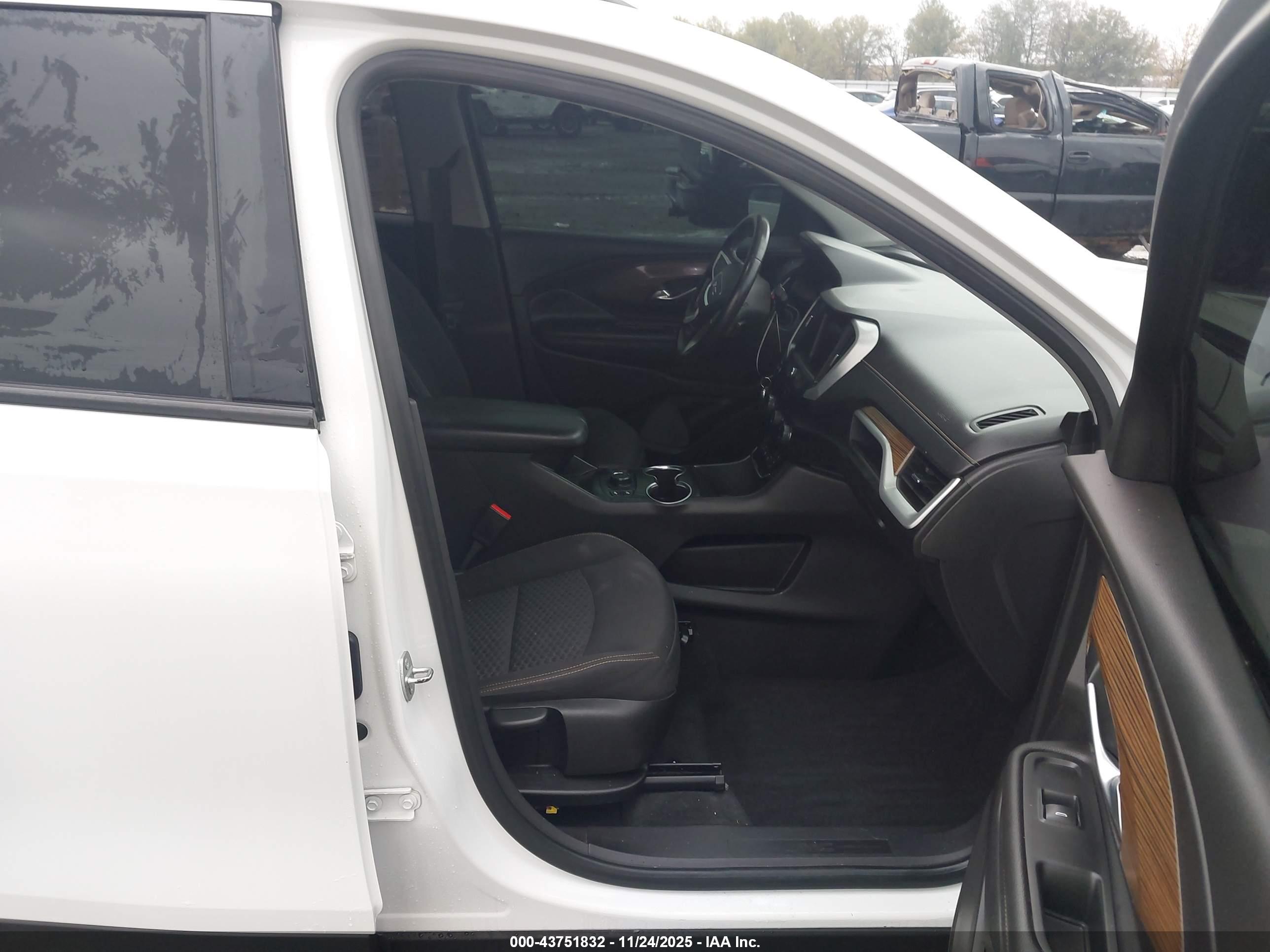 GMC TERRAIN image 5