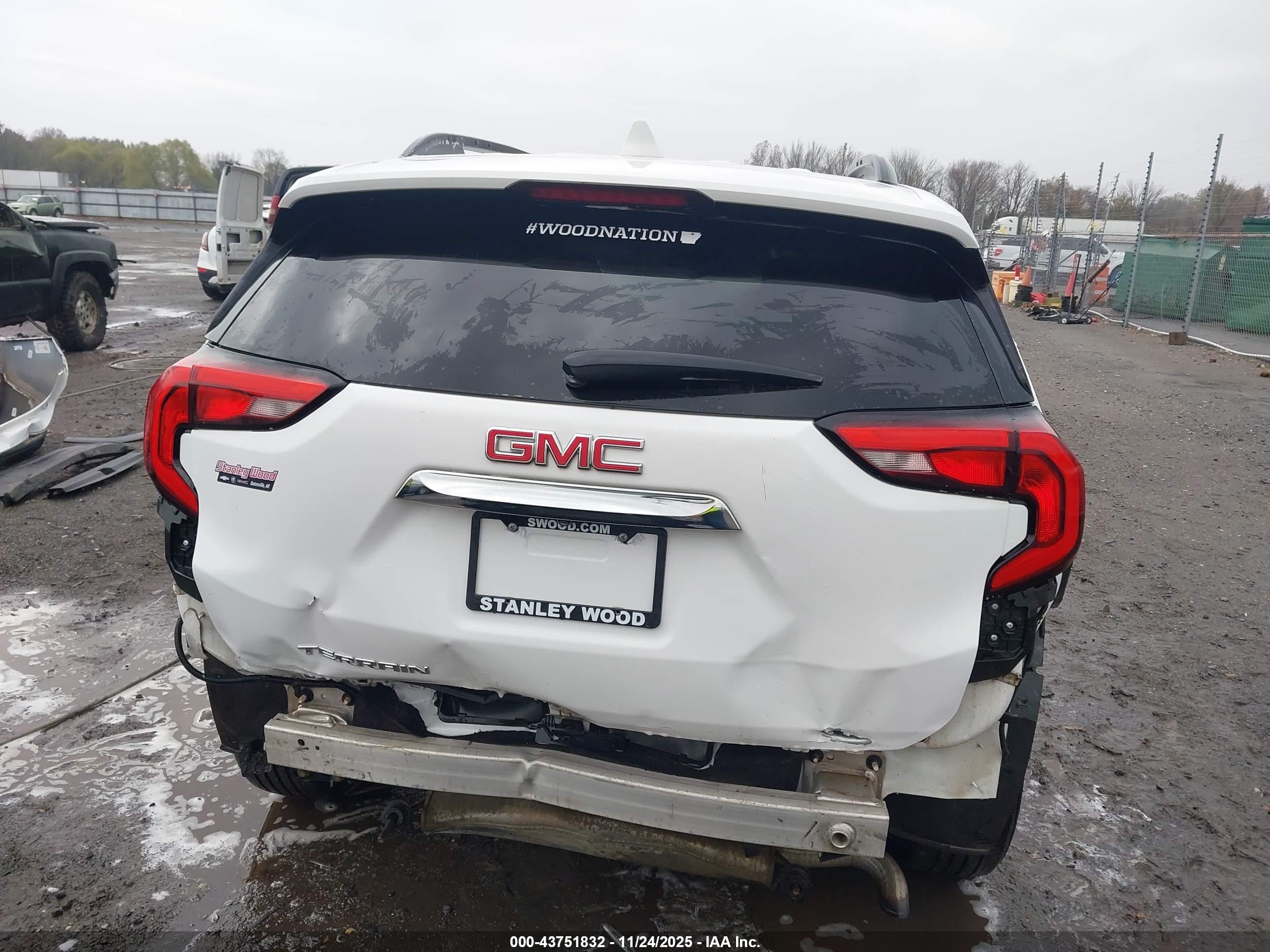 GMC TERRAIN image 6