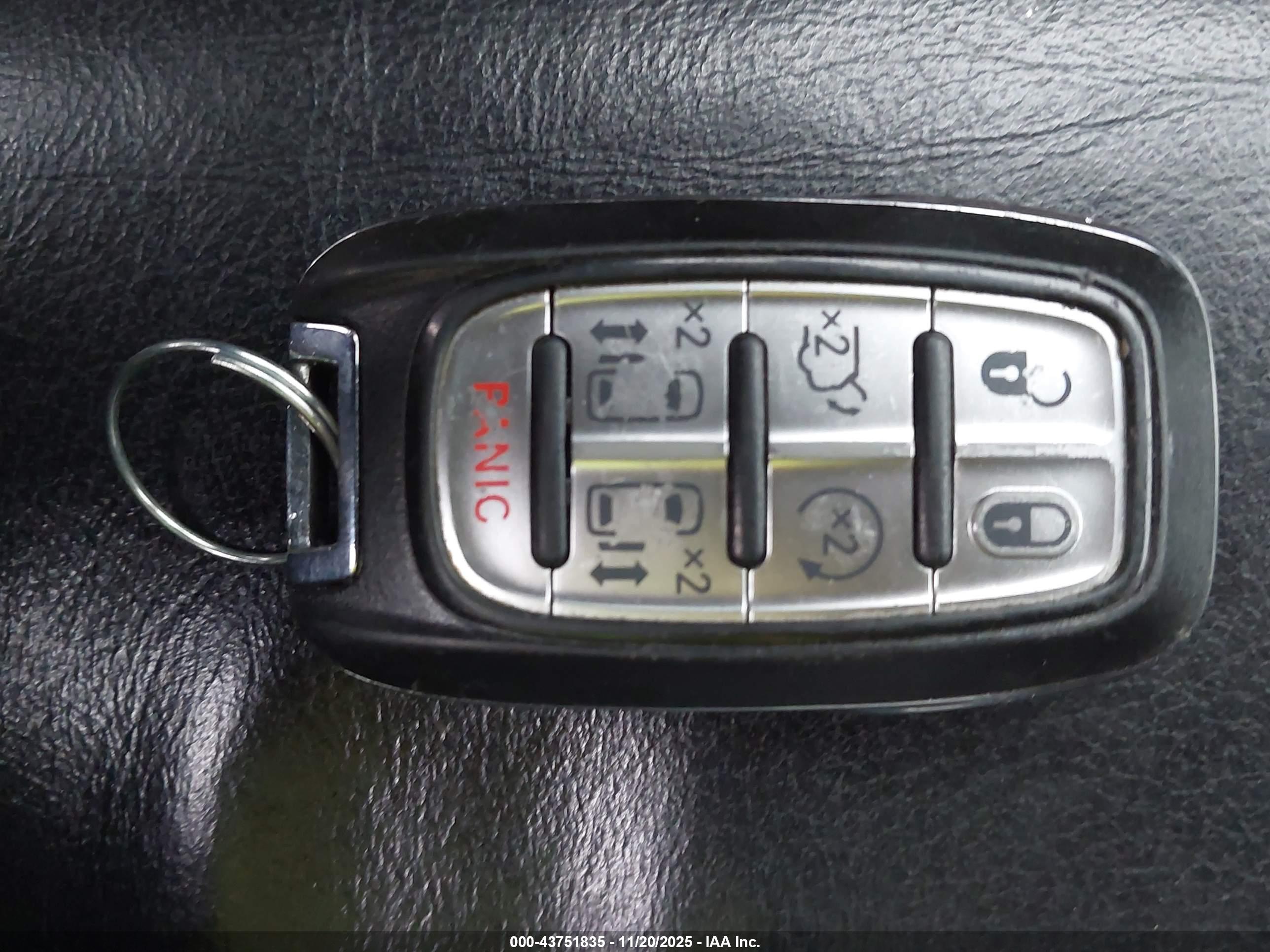 CHRYSLER PACIFICA image 11