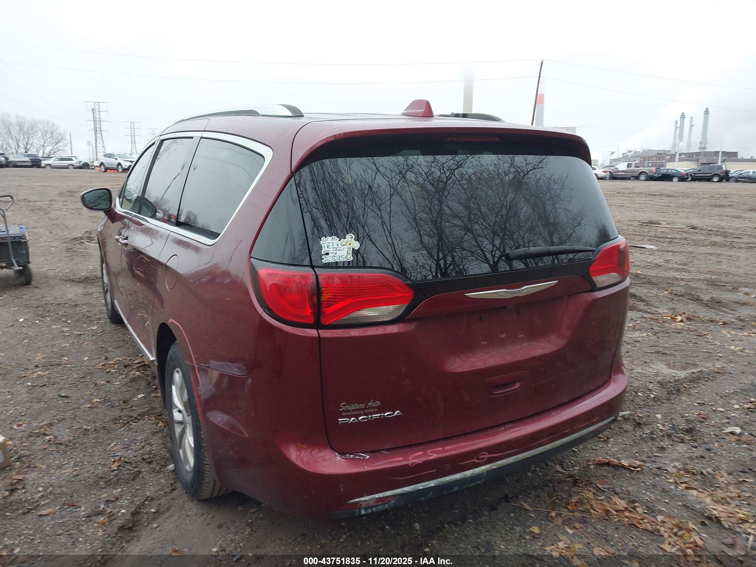 CHRYSLER PACIFICA image 3