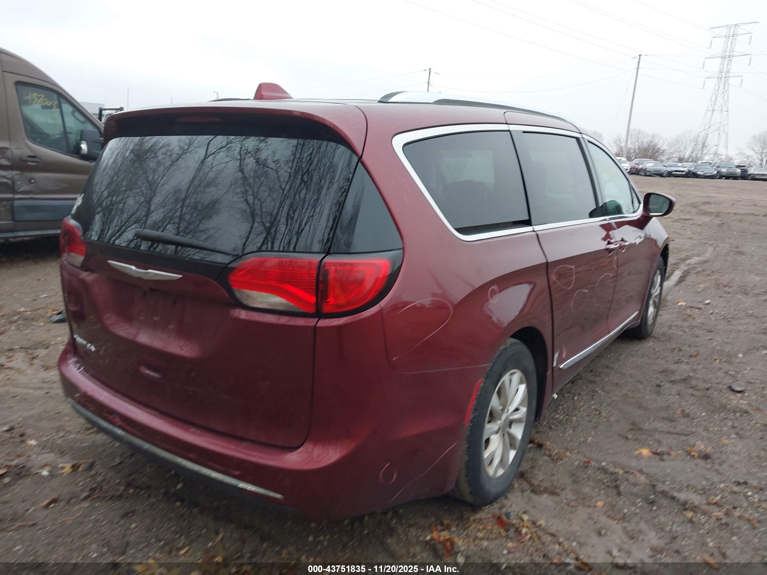 CHRYSLER PACIFICA image 4