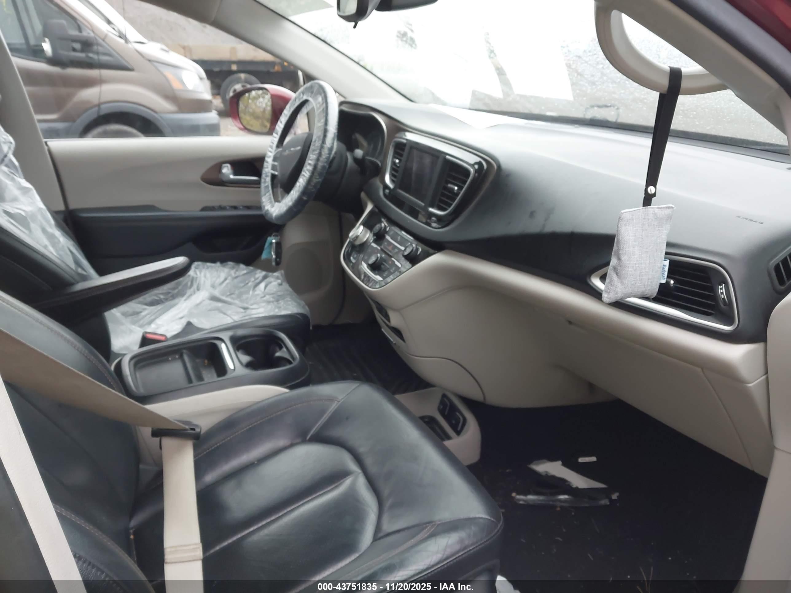CHRYSLER PACIFICA image 5
