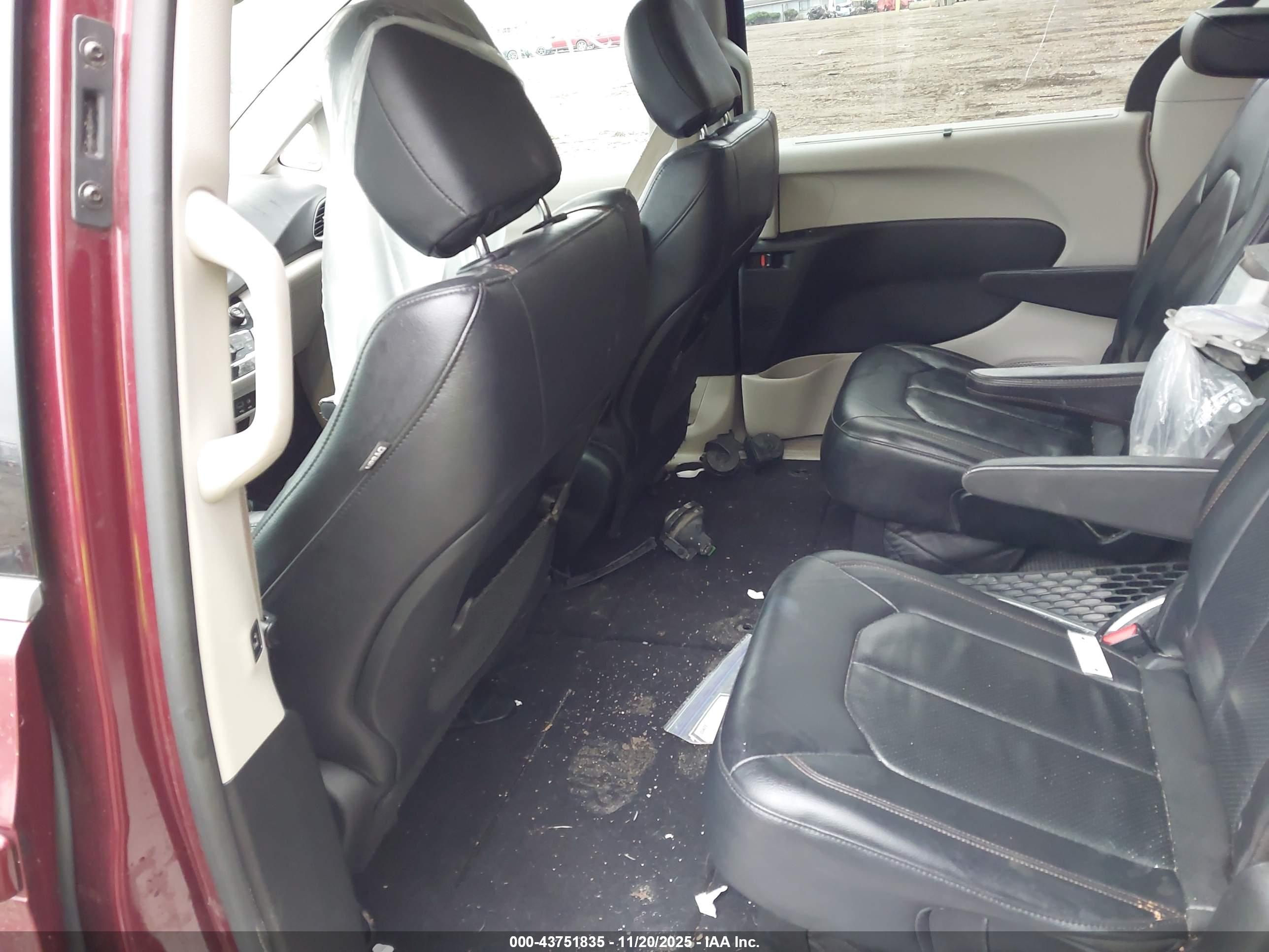 CHRYSLER PACIFICA image 8