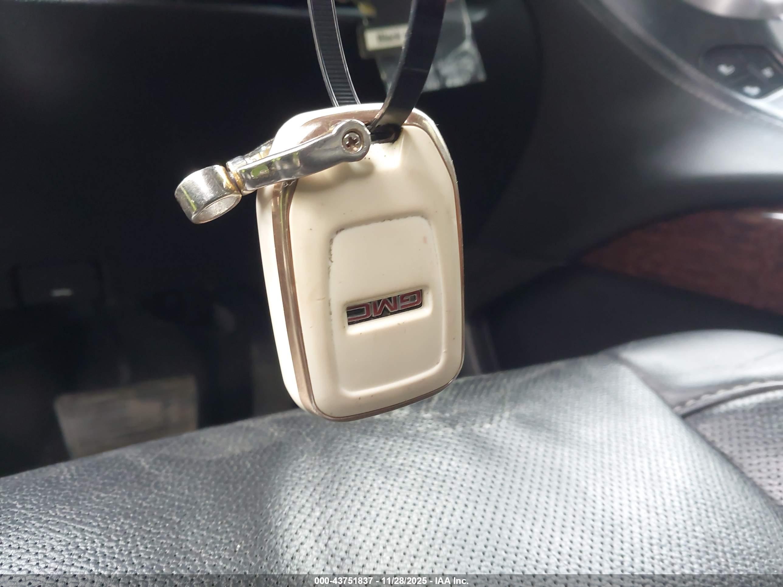 GMC YUKON image 11
