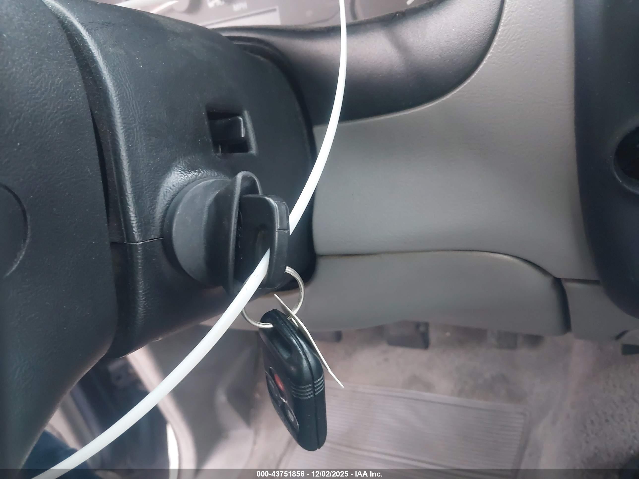 FORD EXPLORER image 11