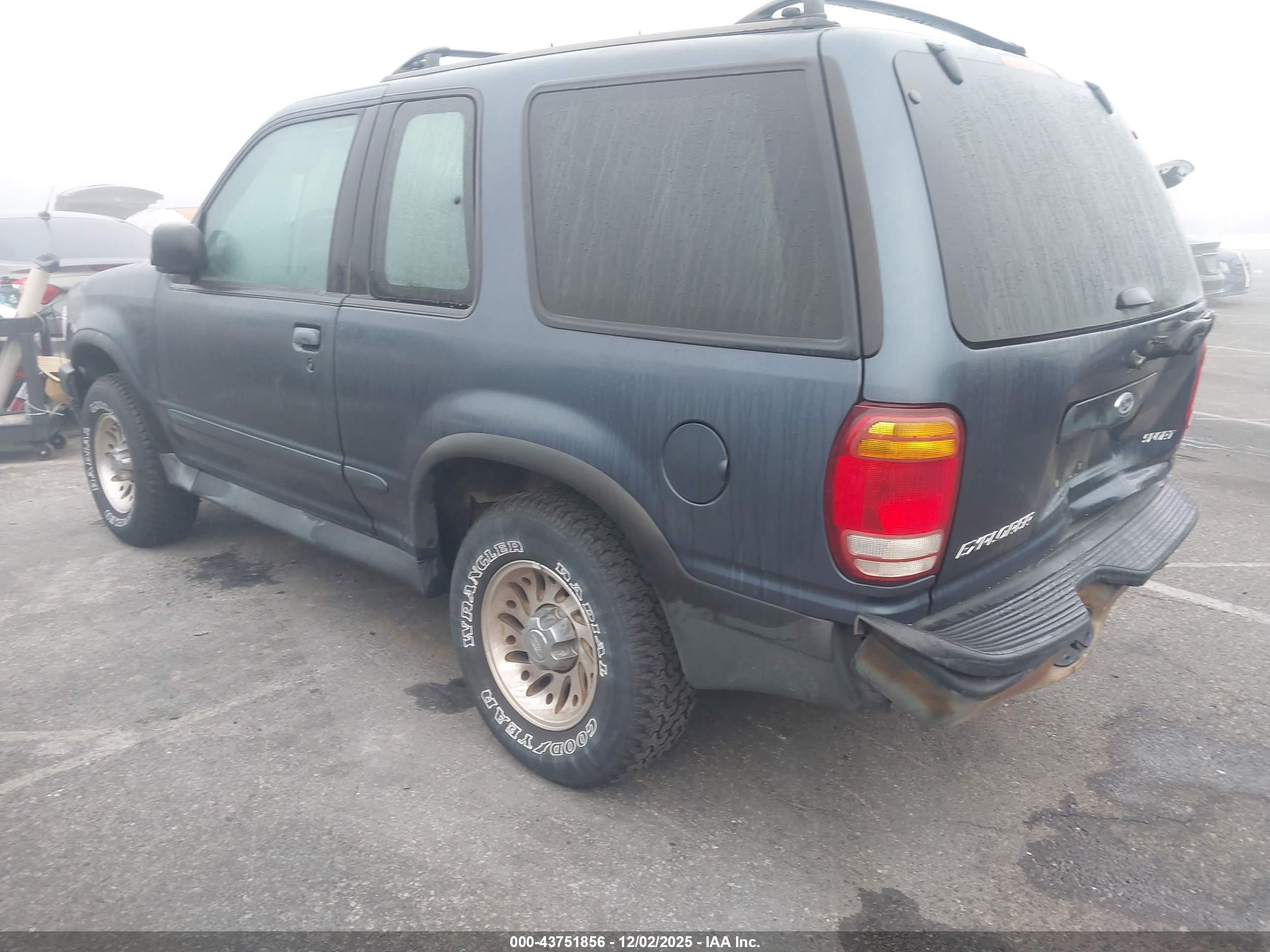 FORD EXPLORER image 3