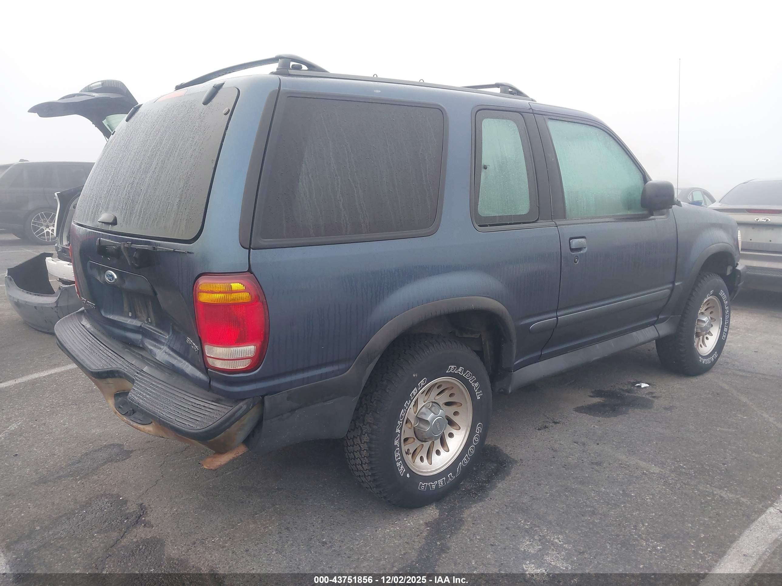 FORD EXPLORER image 4