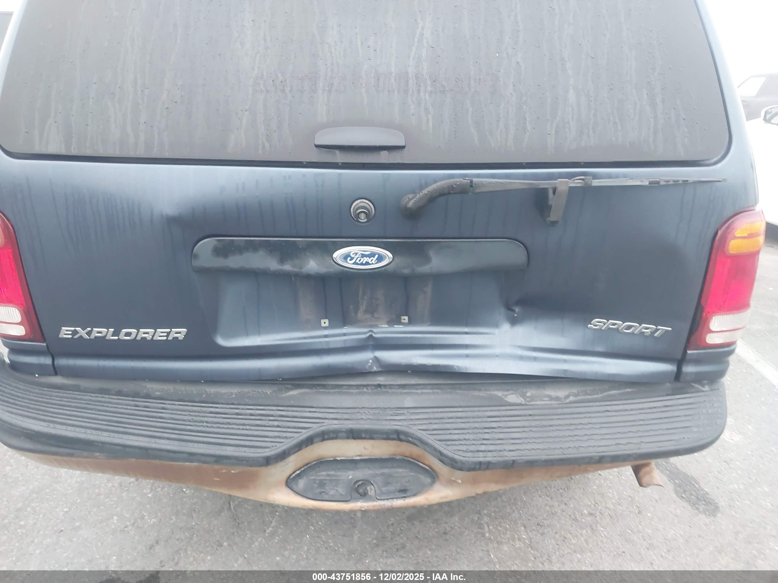 FORD EXPLORER image 6