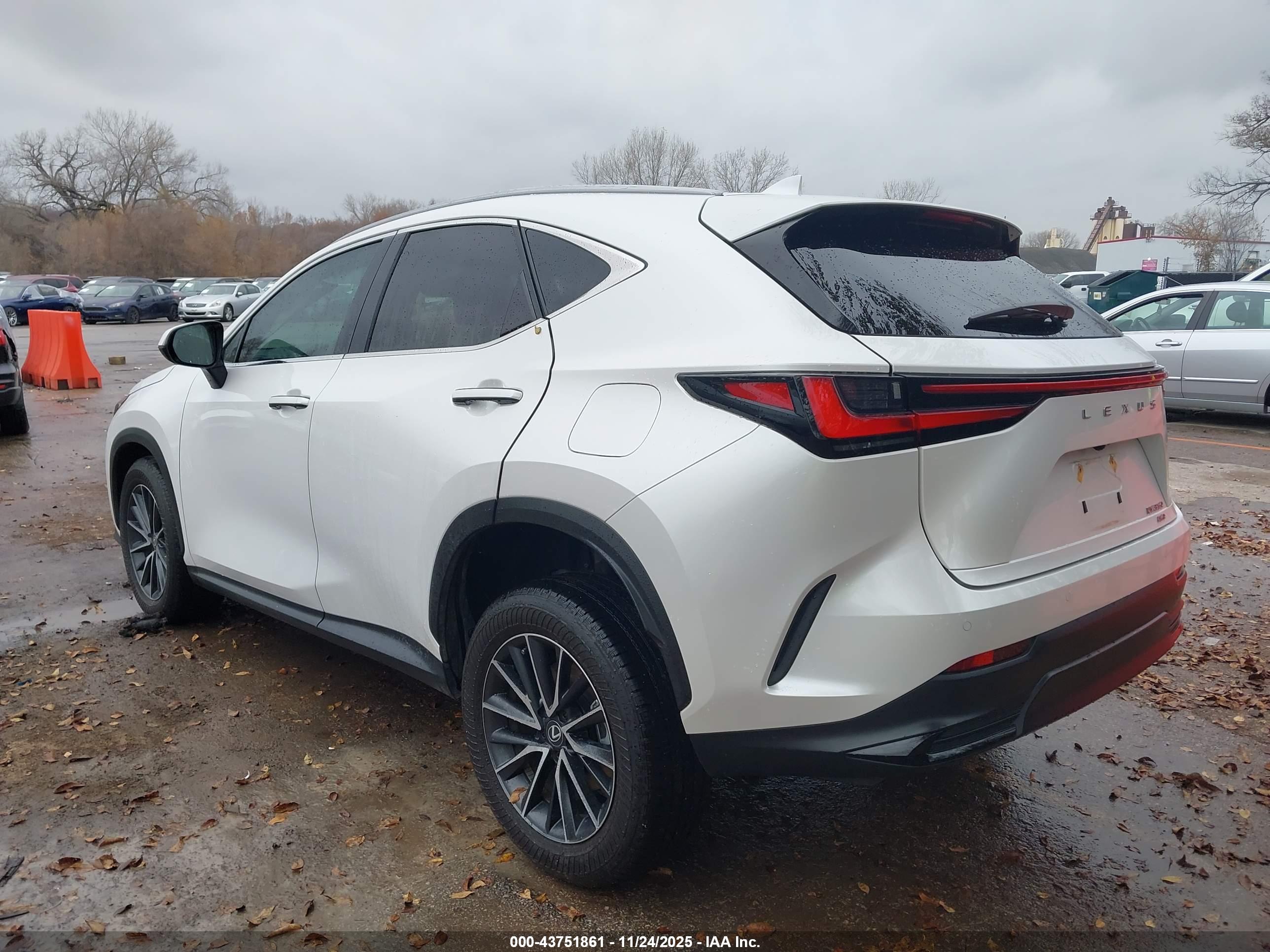 LEXUS NX image 3
