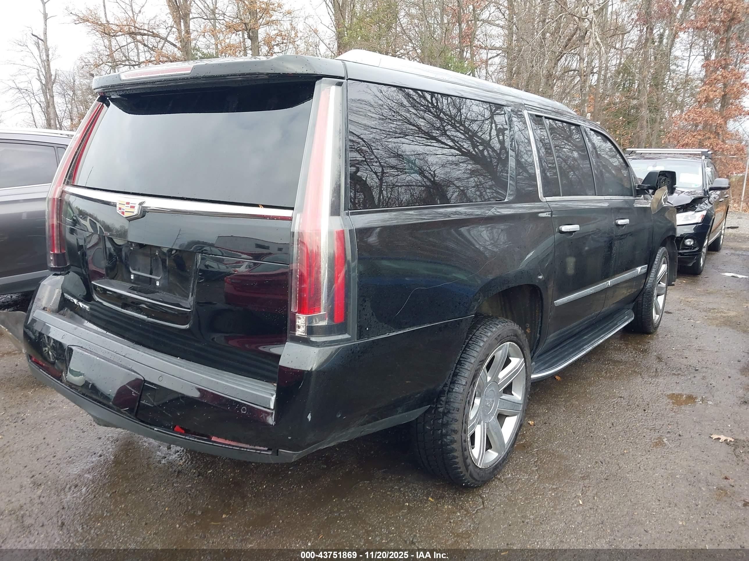 CADILLAC ESCALADE image 4
