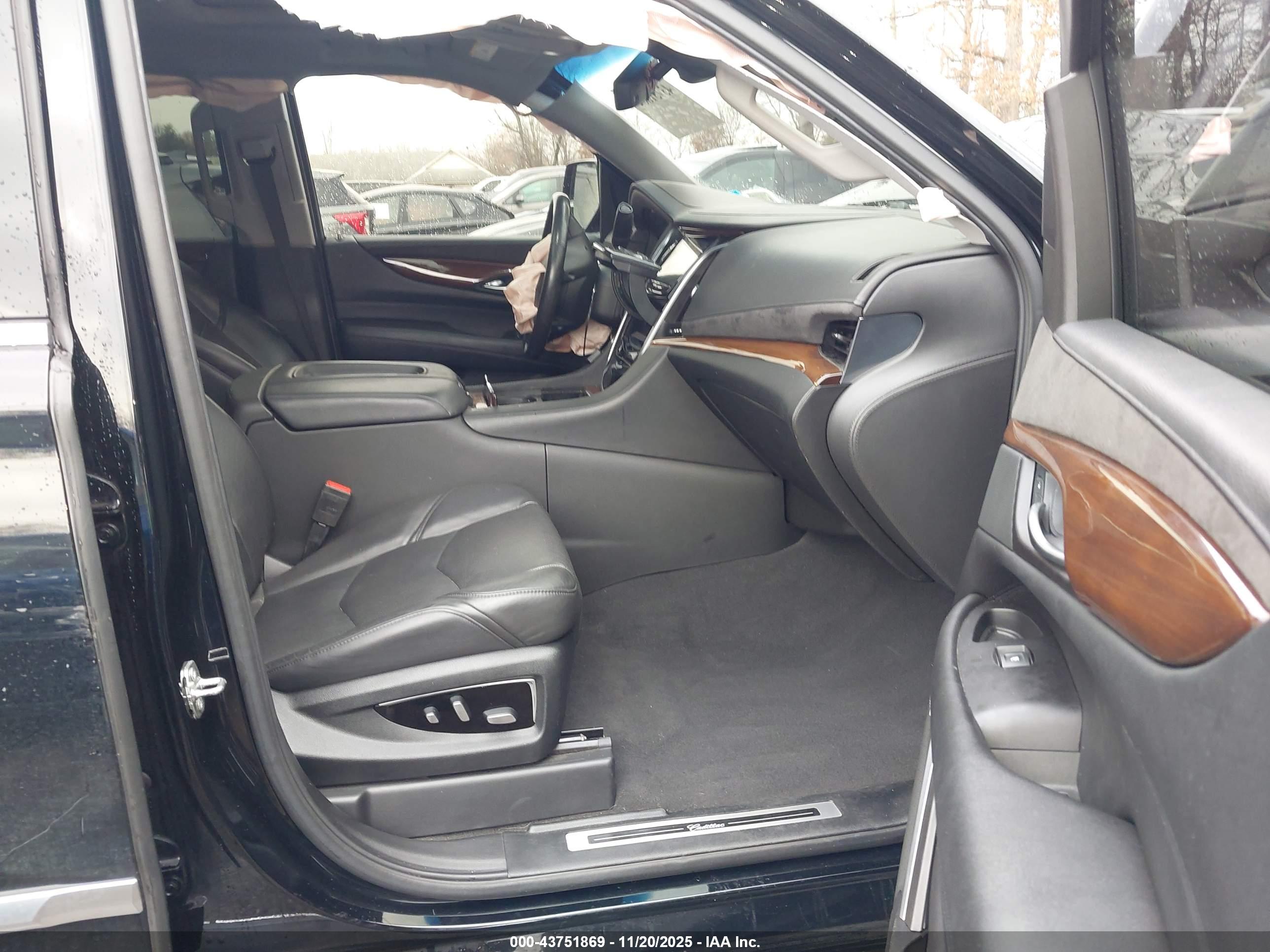 CADILLAC ESCALADE image 5