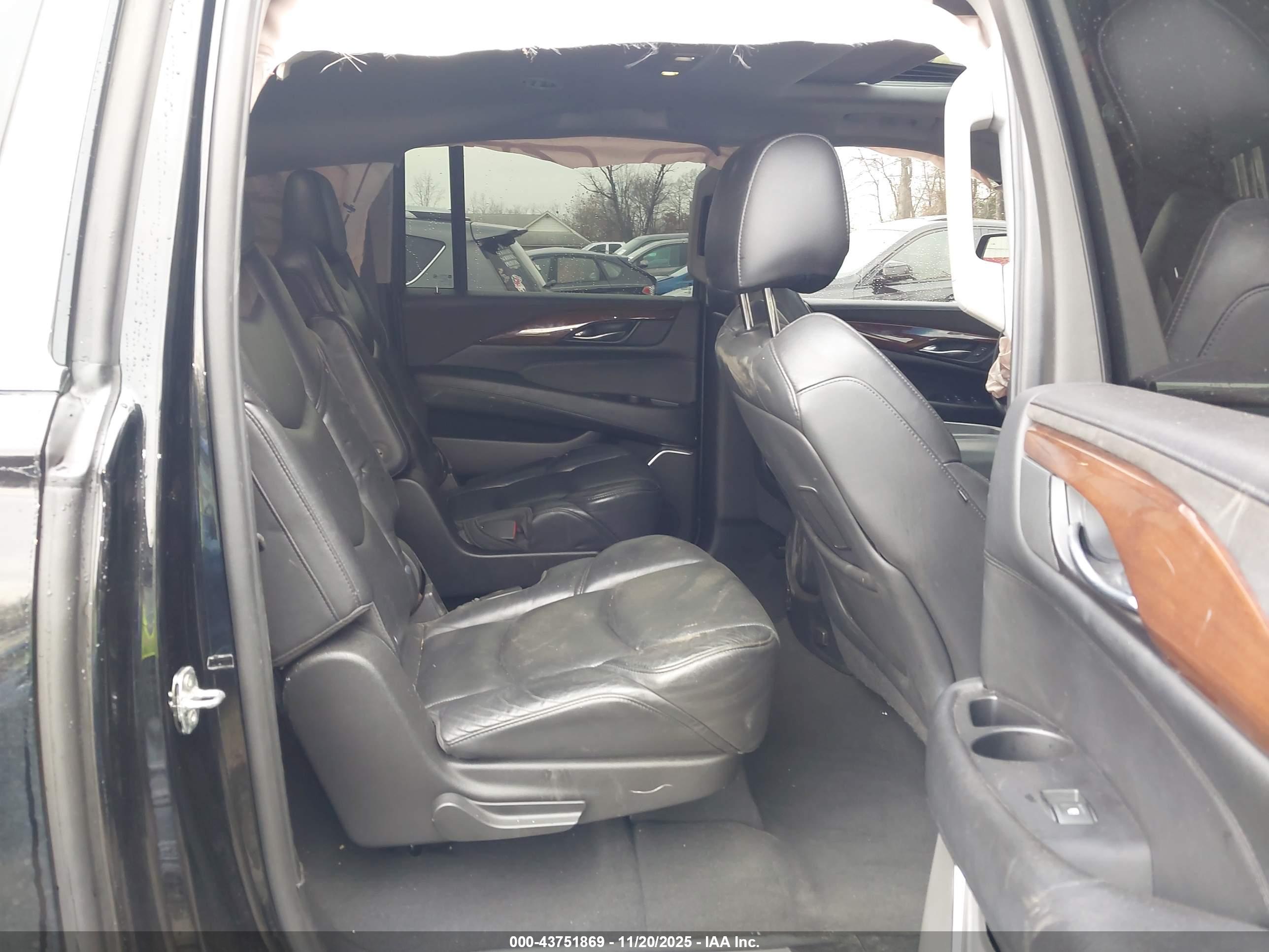 CADILLAC ESCALADE image 8