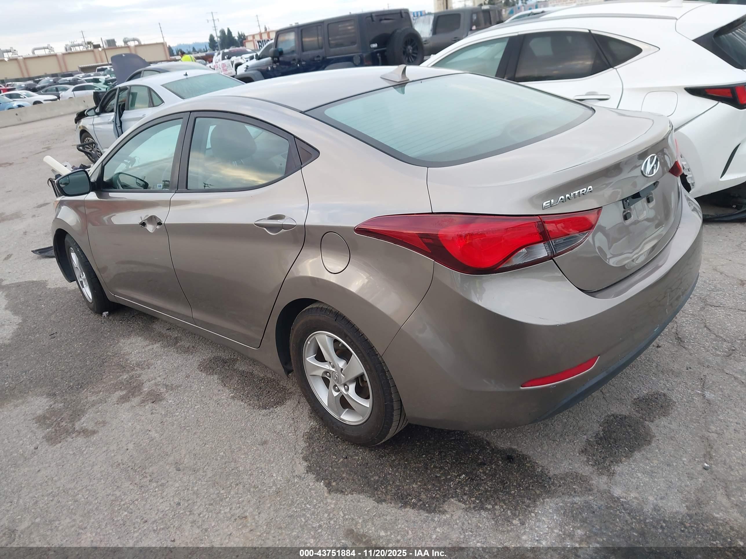 HYUNDAI ELANTRA image 3