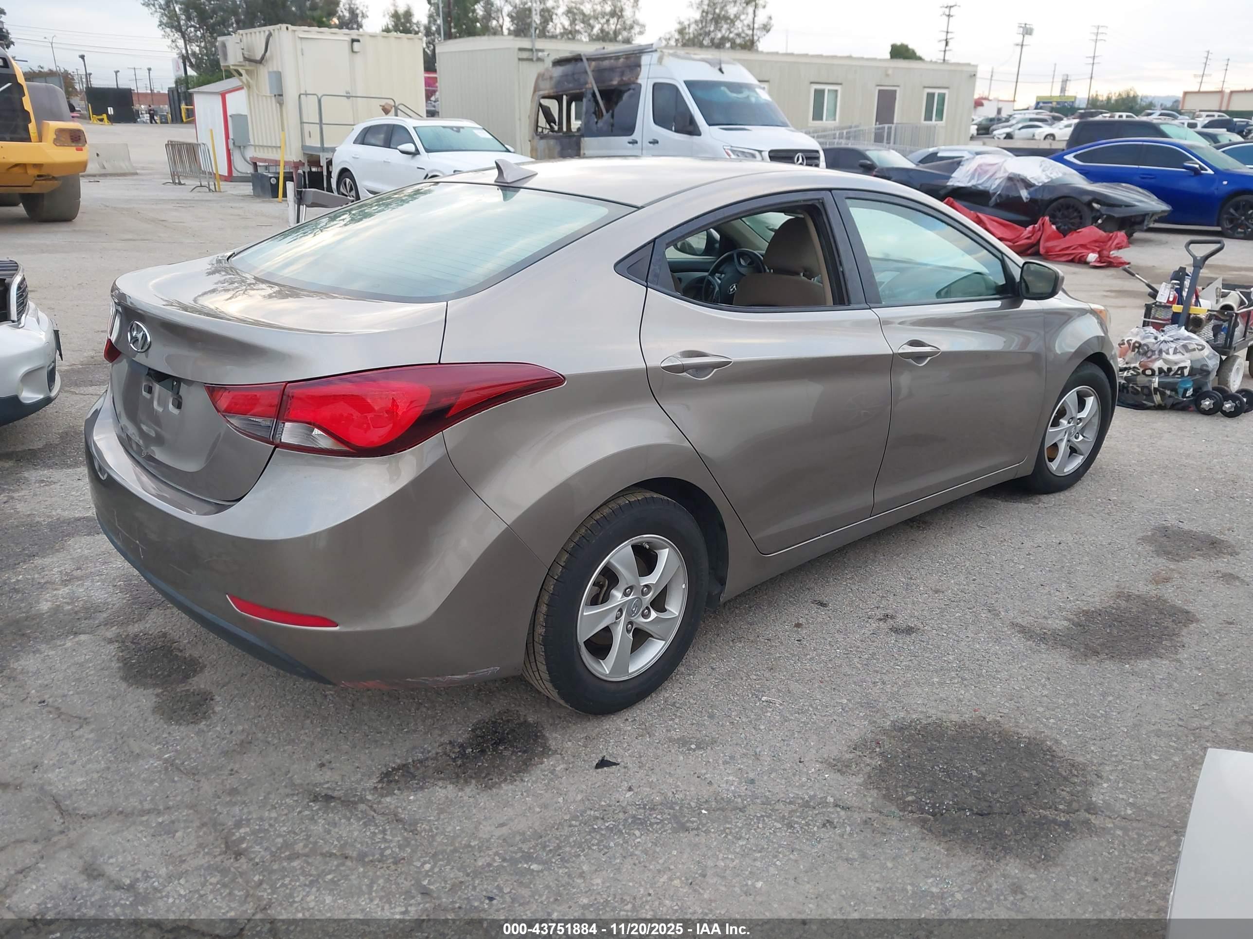 HYUNDAI ELANTRA image 4