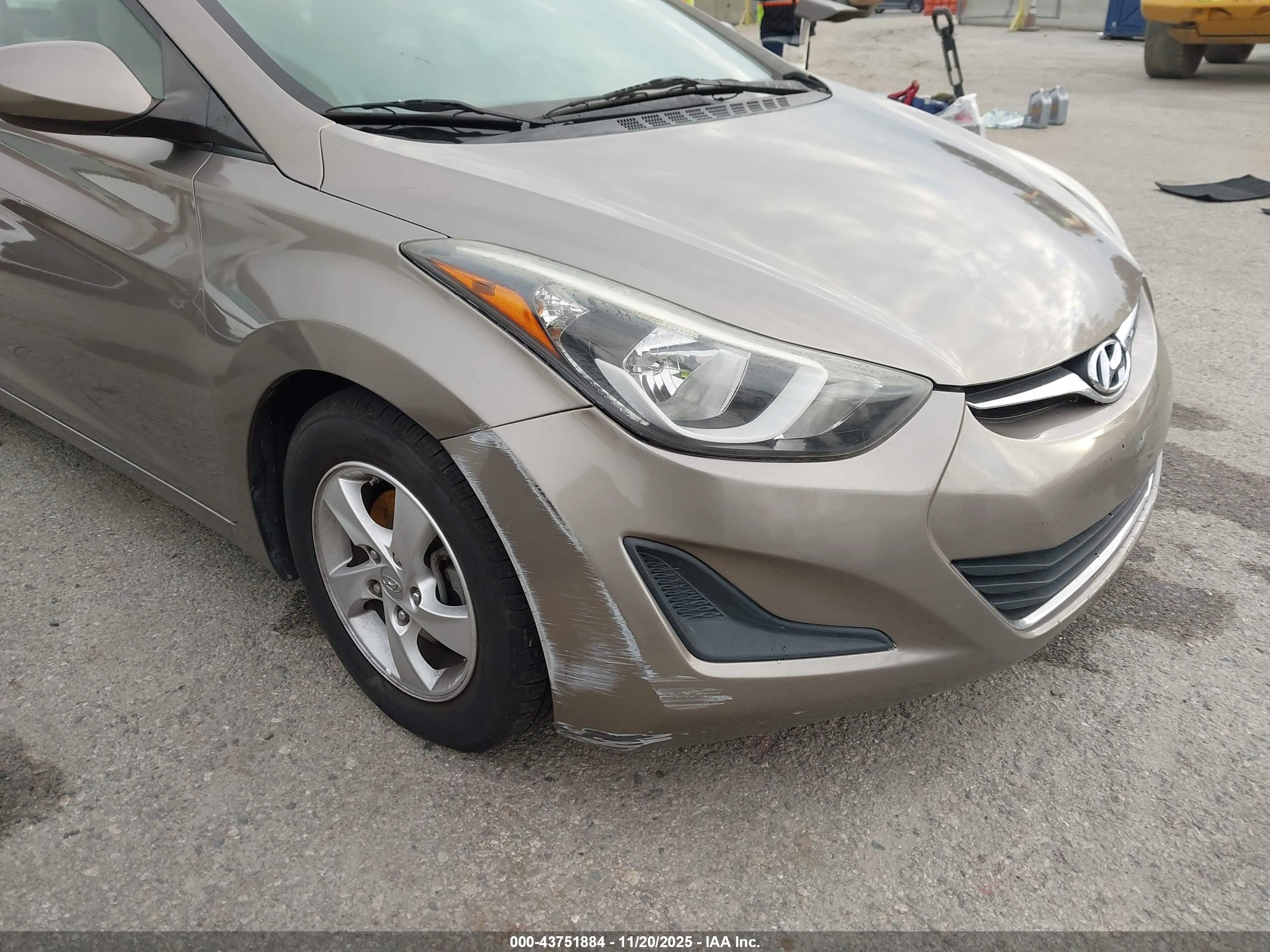 HYUNDAI ELANTRA image 6