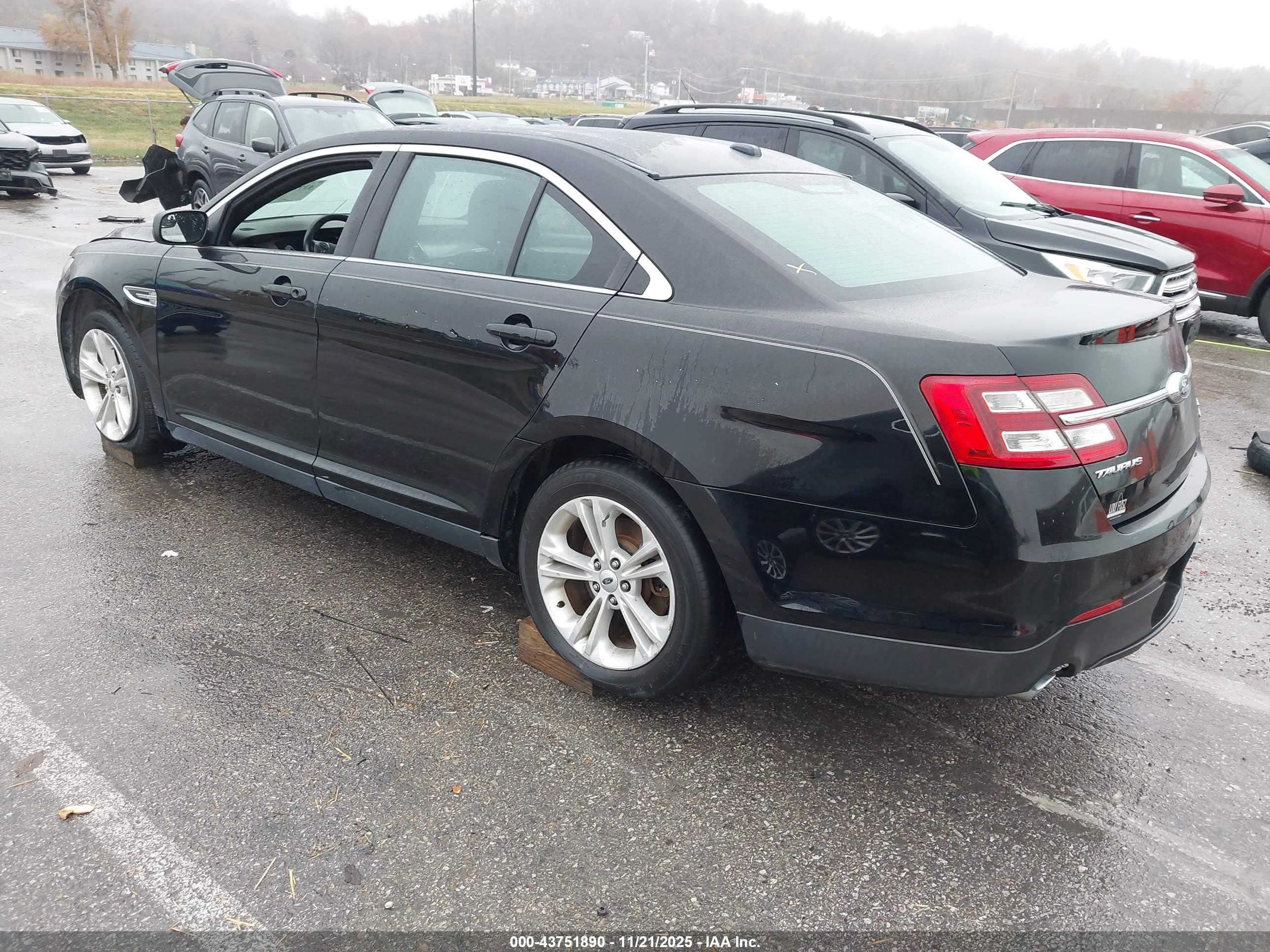 FORD TAURUS image 3