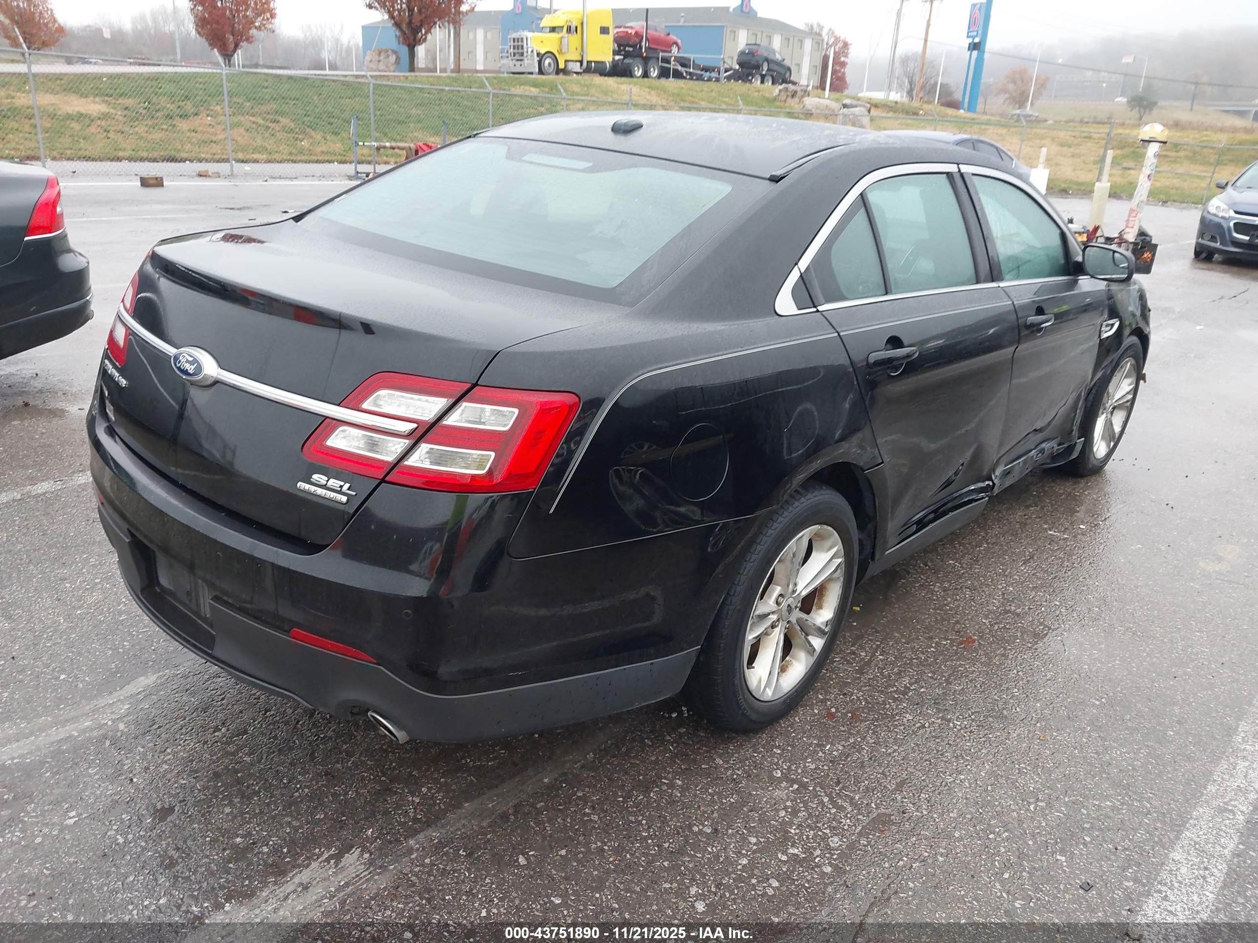 FORD TAURUS image 4
