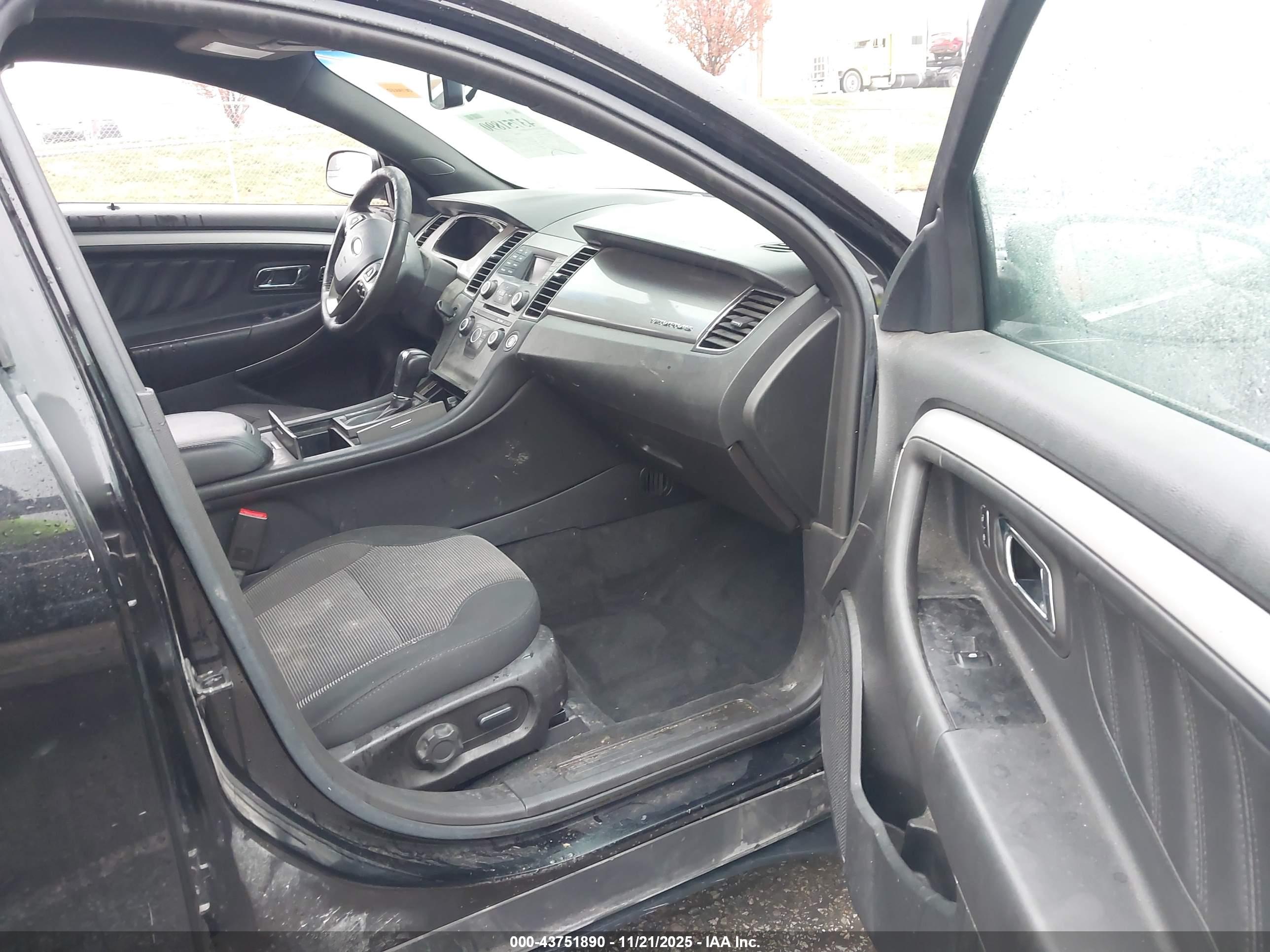 FORD TAURUS image 5