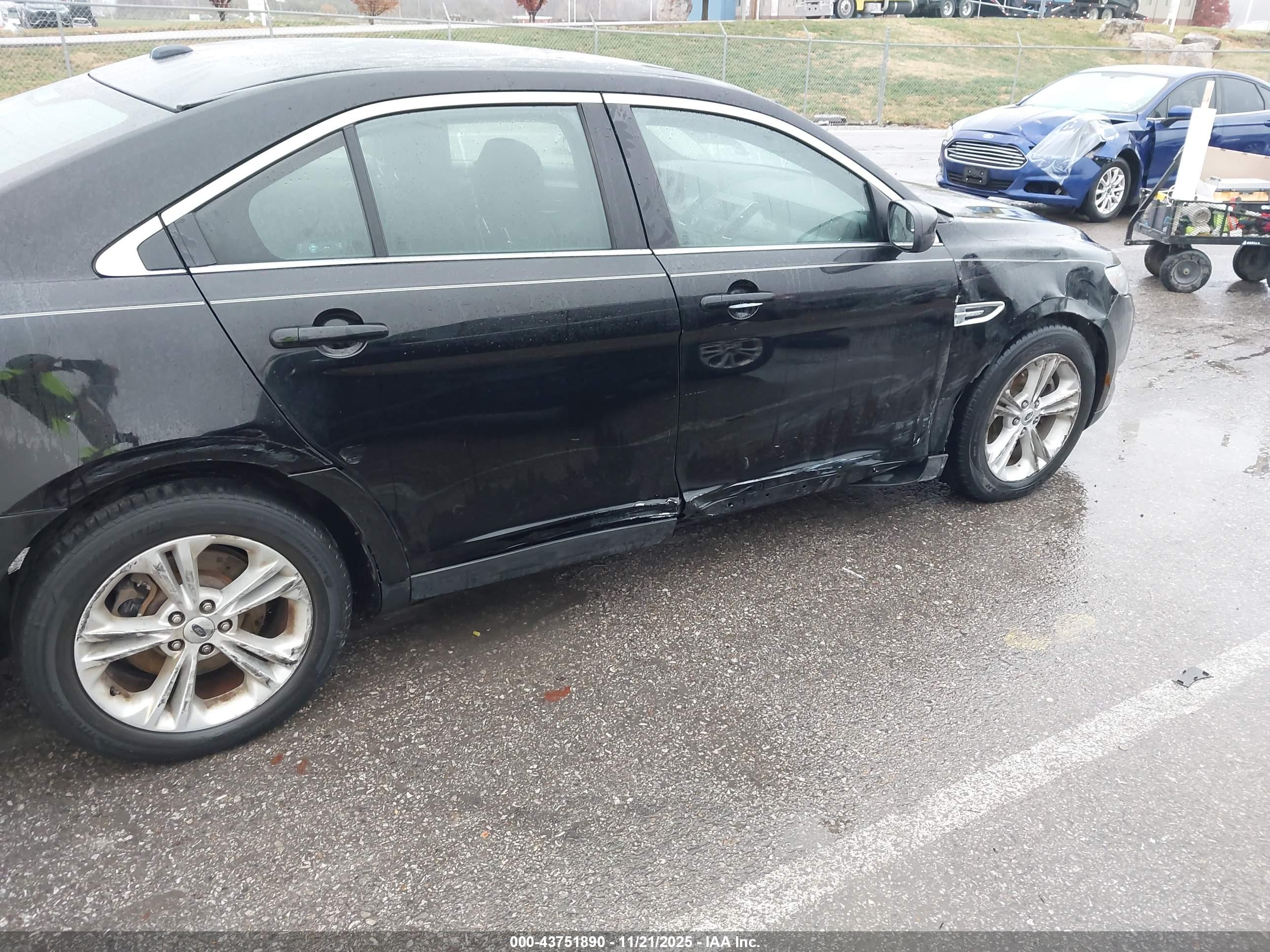 FORD TAURUS image 6