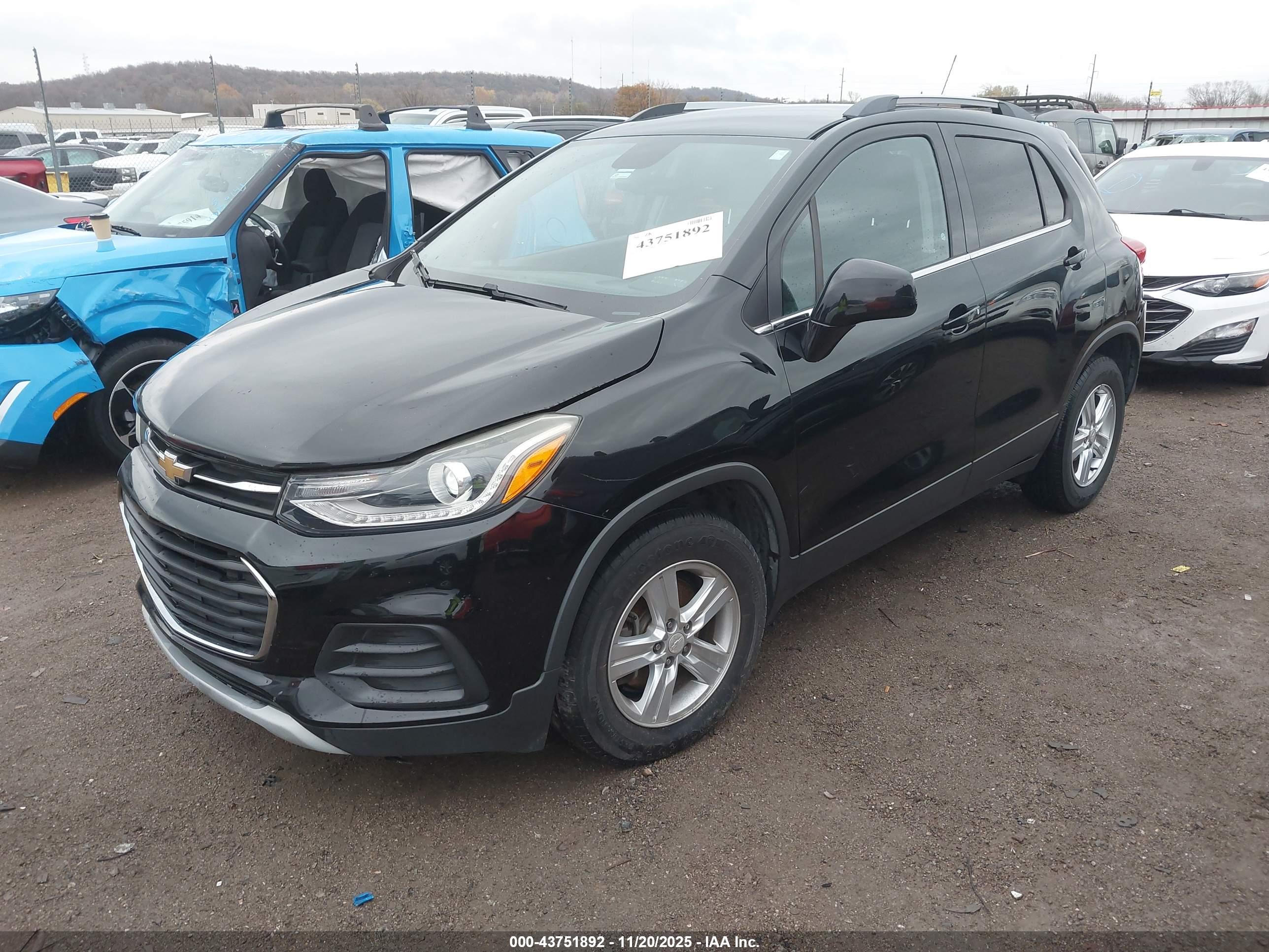 CHEVROLET TRAX image 2