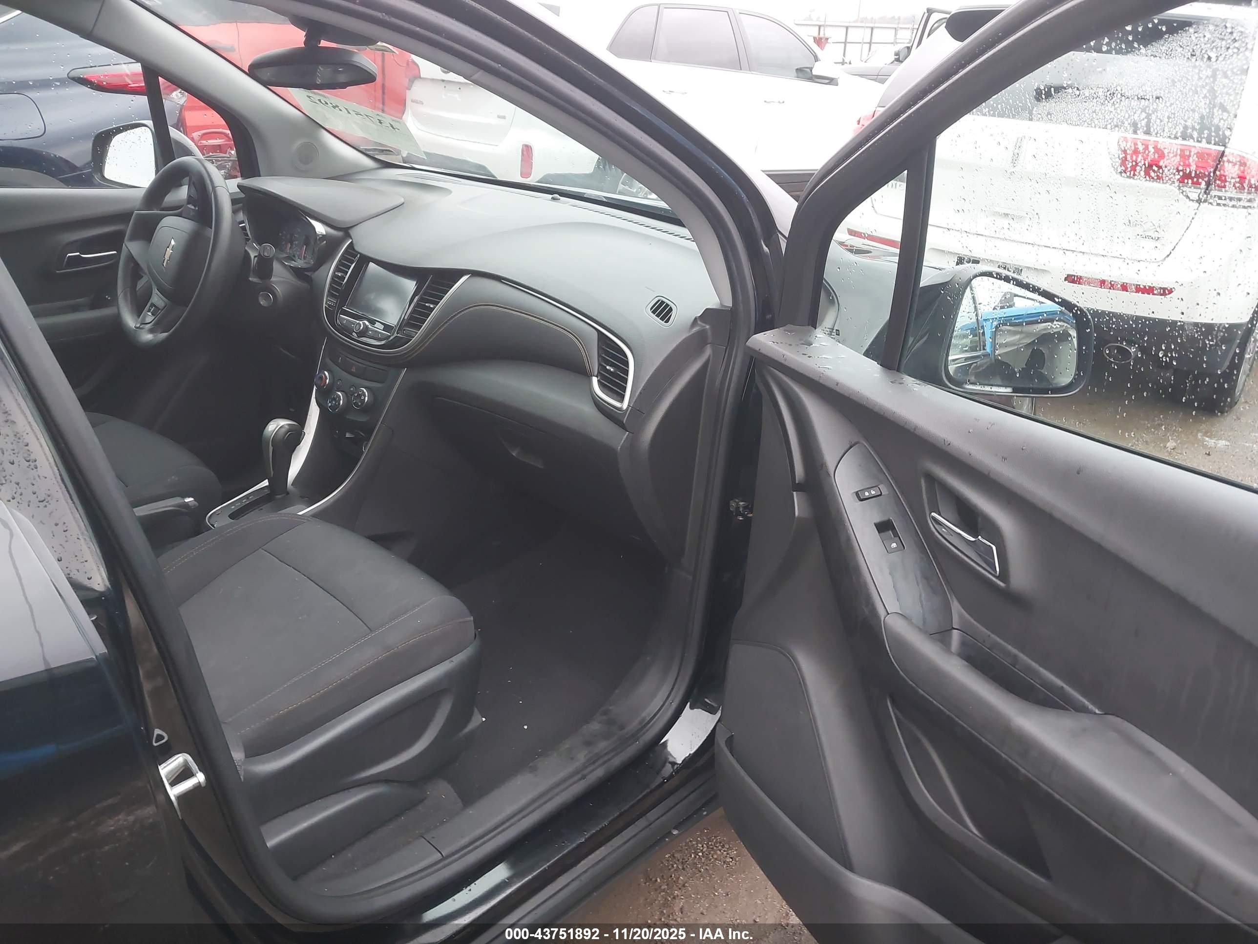 CHEVROLET TRAX image 5