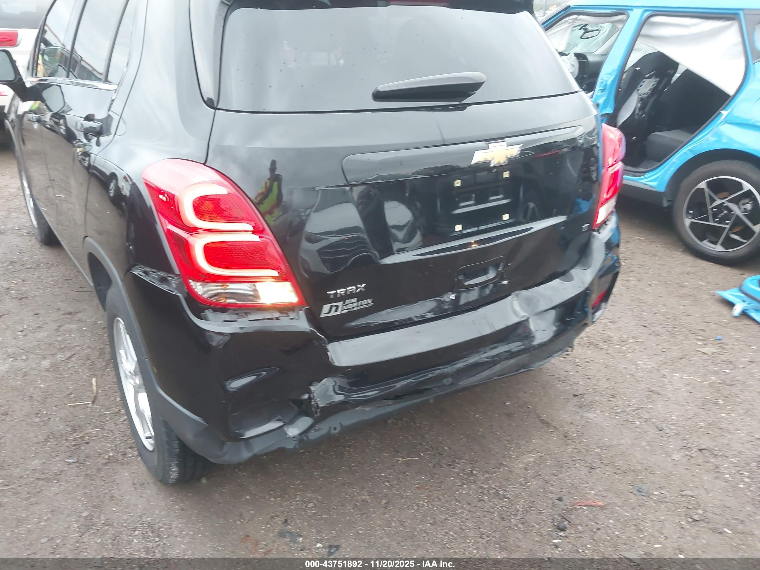 CHEVROLET TRAX image 6