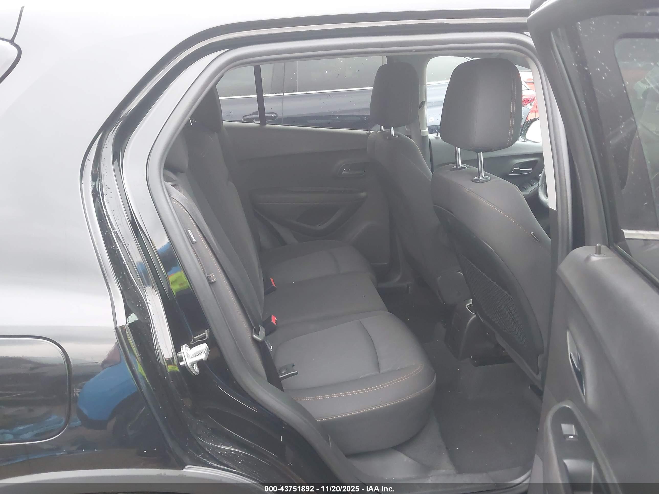CHEVROLET TRAX image 8