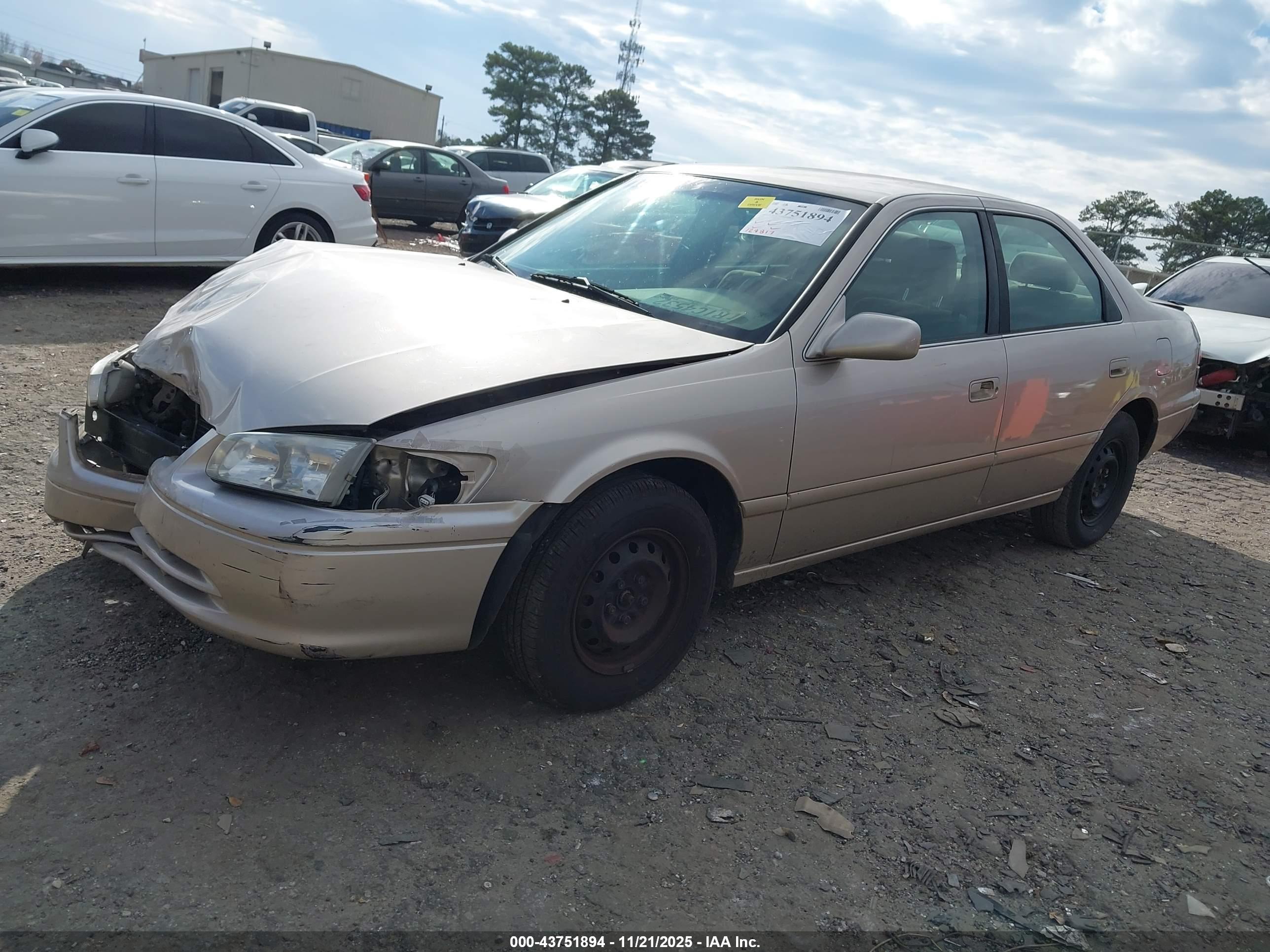TOYOTA CAMRY image 2