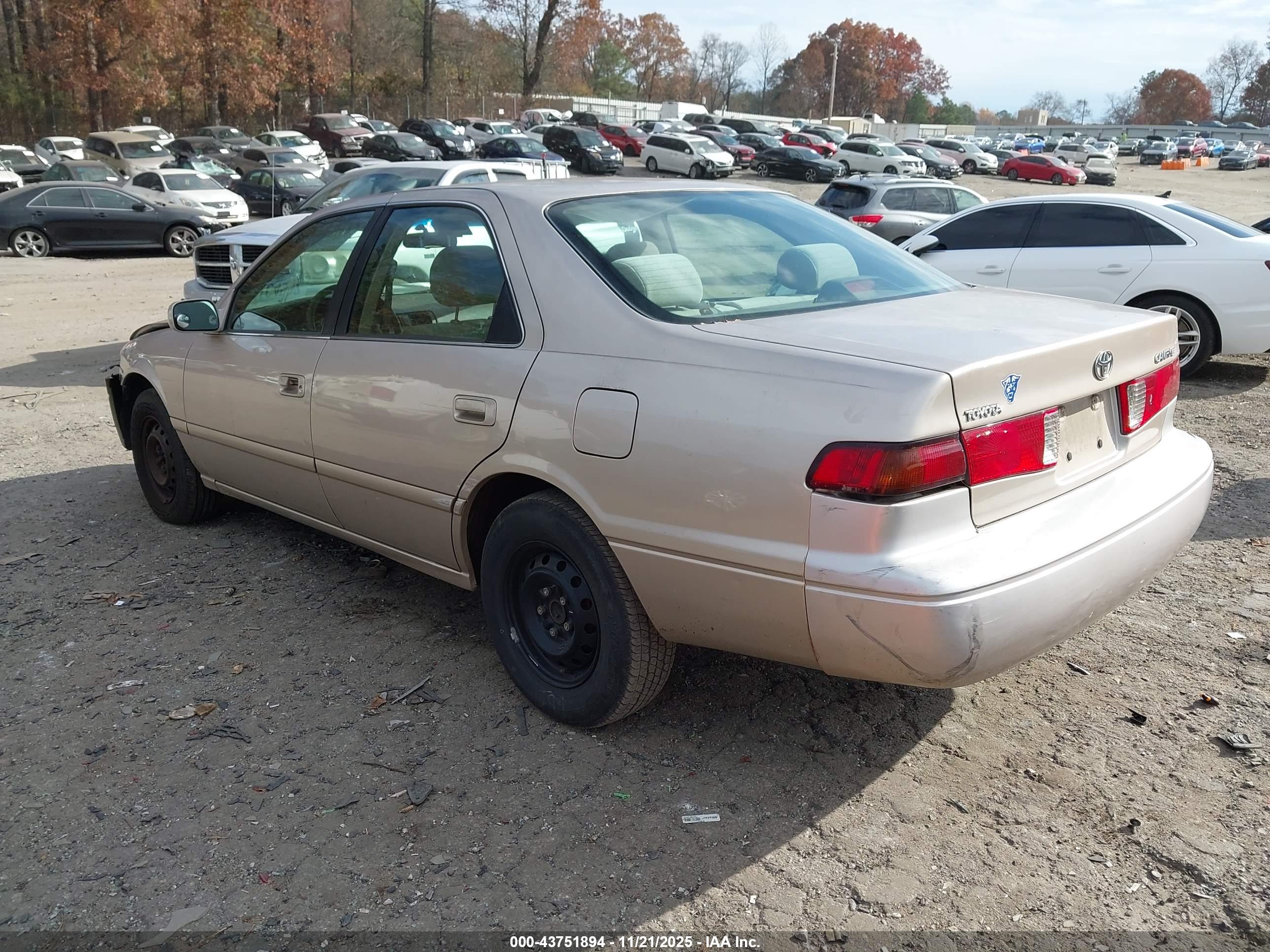 TOYOTA CAMRY image 3
