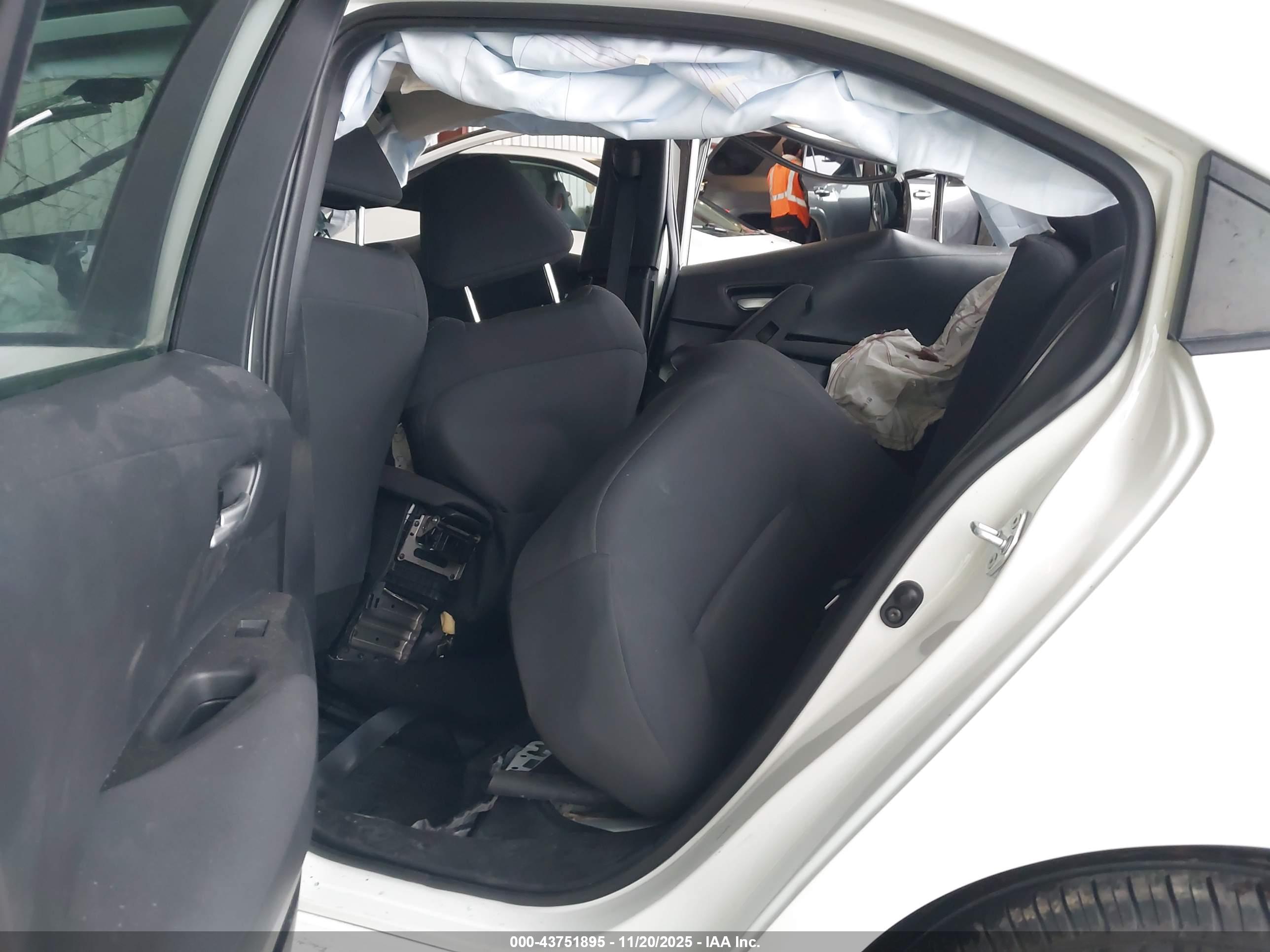 TOYOTA COROLLA image 8