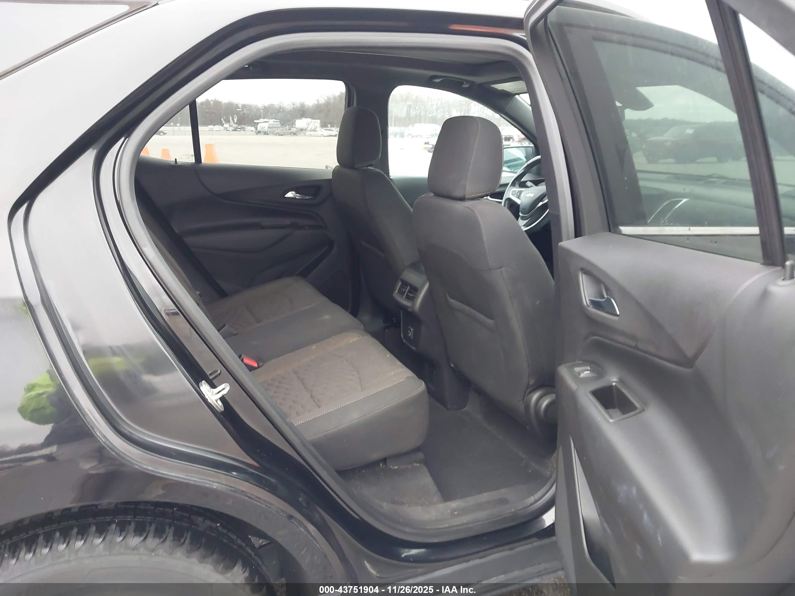 CHEVROLET EQUINOX image 8